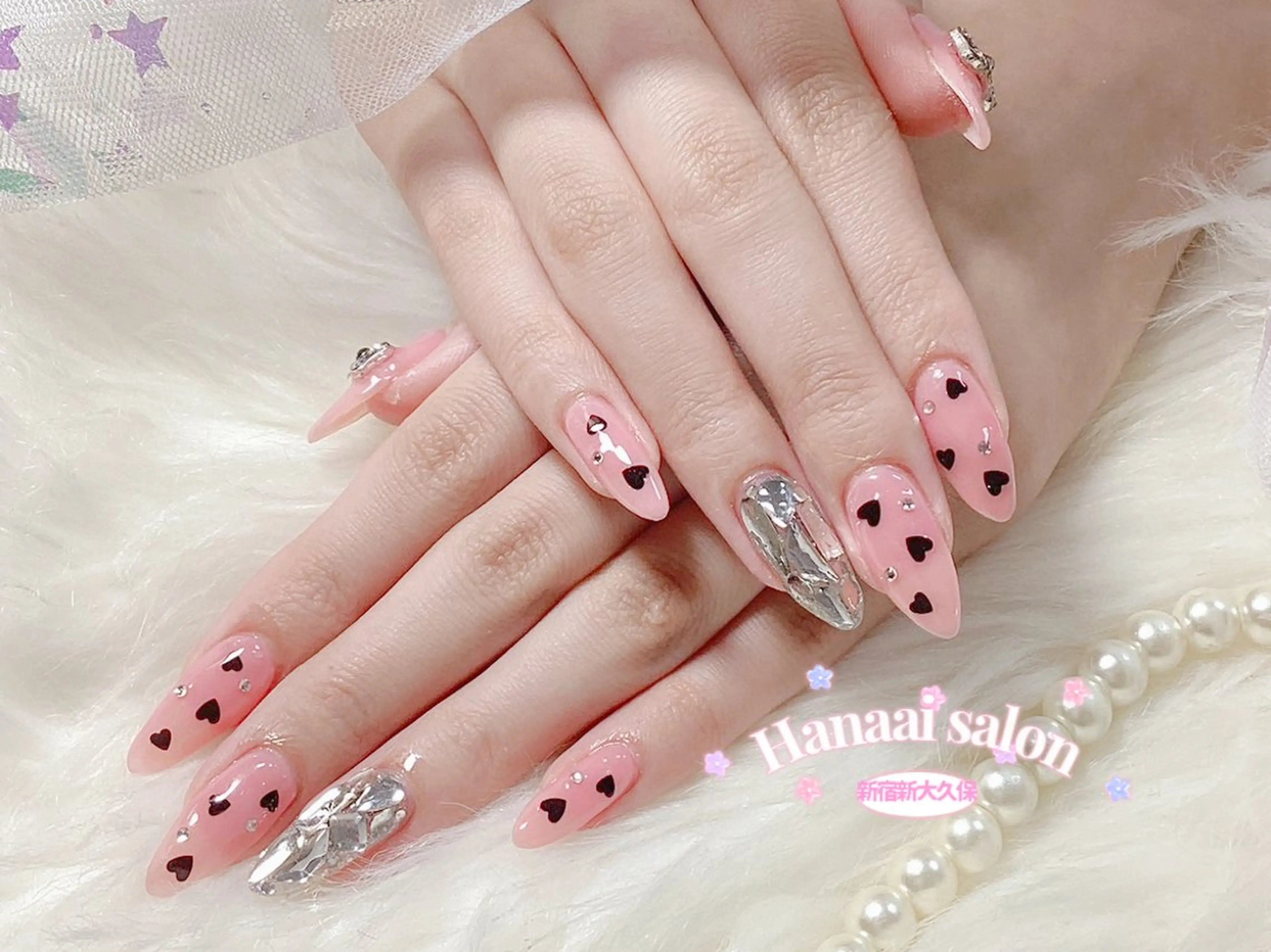 ミディアム ハンドネイル Hanaai Salon新宿店のネイルデザイン