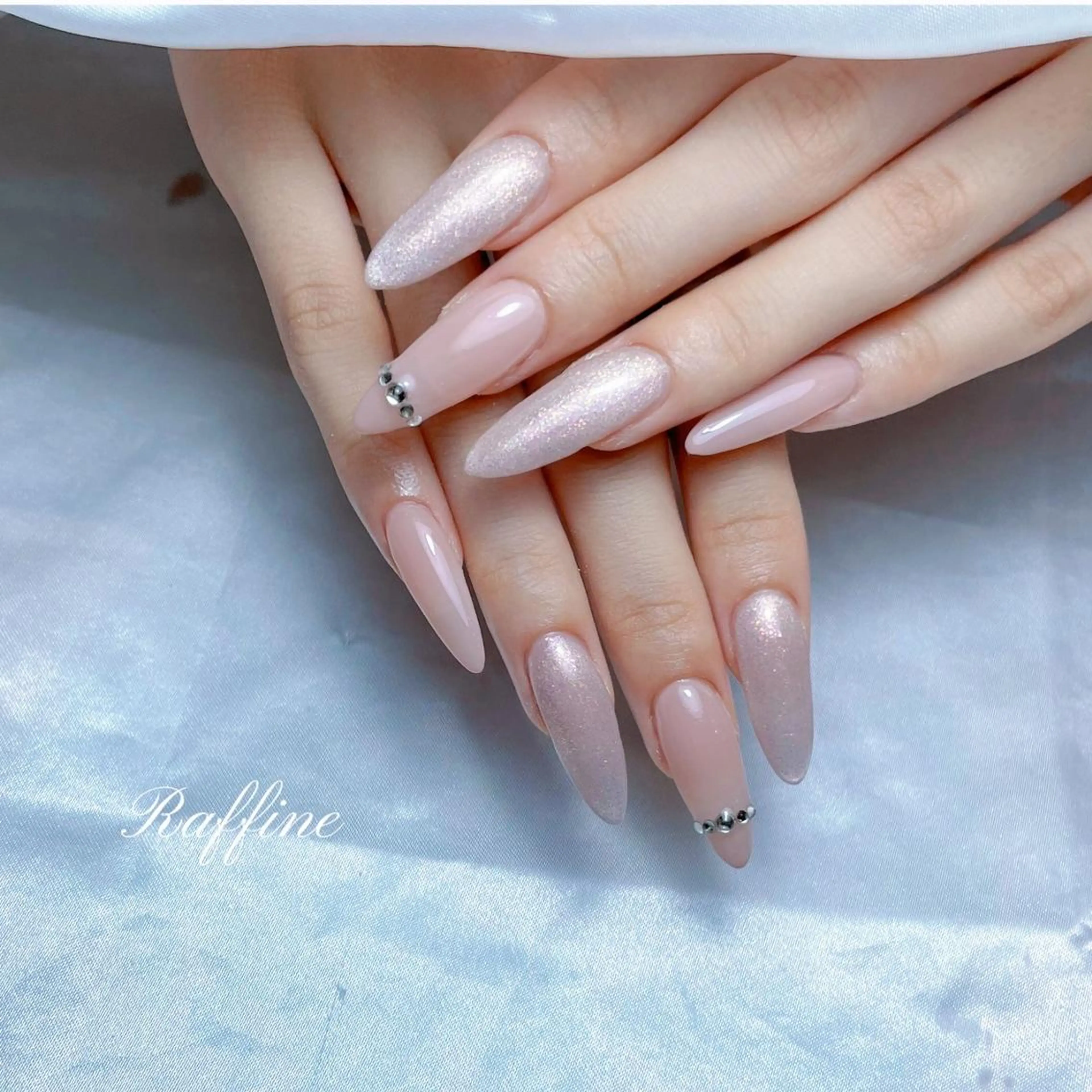 ネイル ハンドネイル RAFFINE 月🦋🩵のネイルデザイン