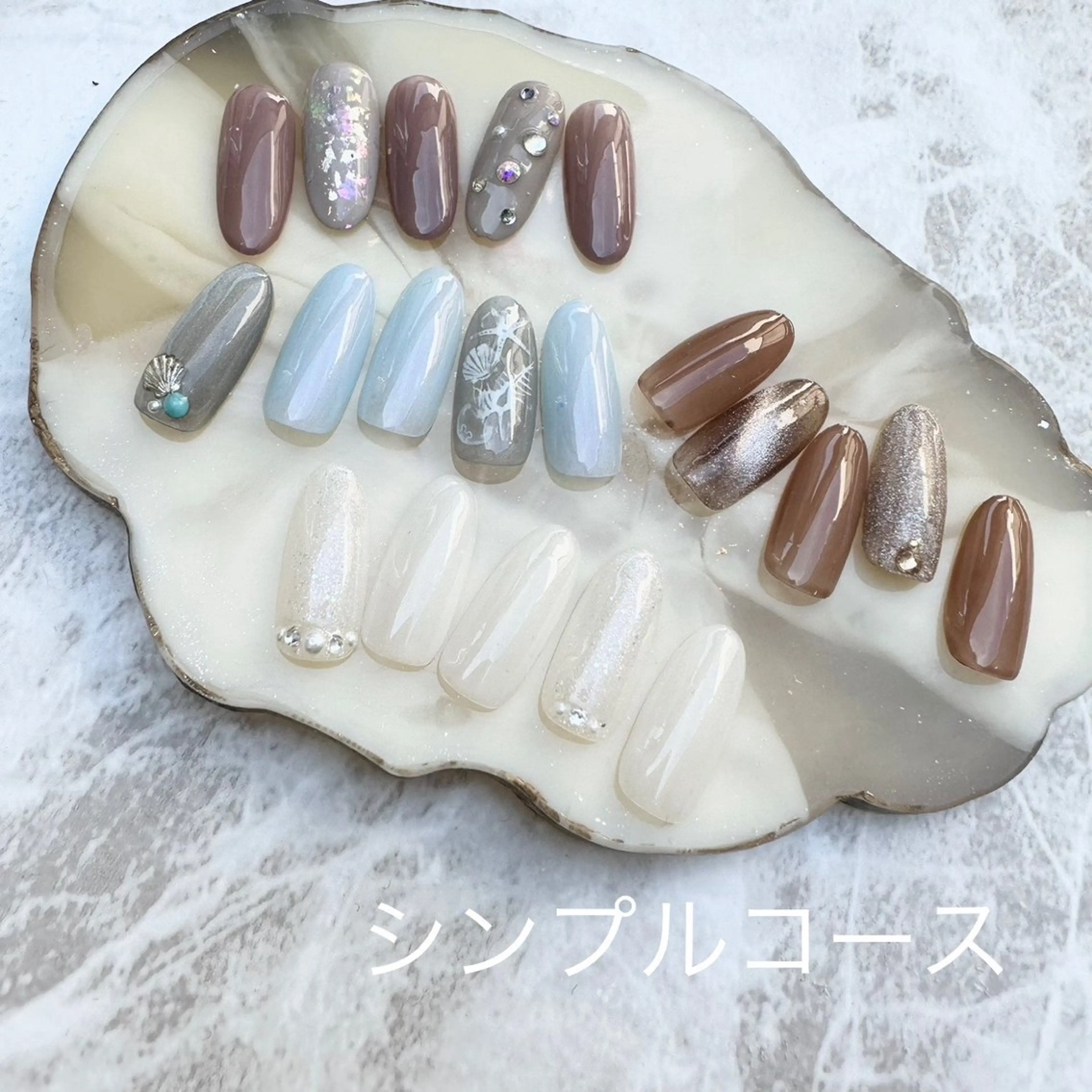 ネイル アートネイル シンプルネイル ハンドネイル And more…所属・And  more… 江坂ネイル専門店のネイルデザイン