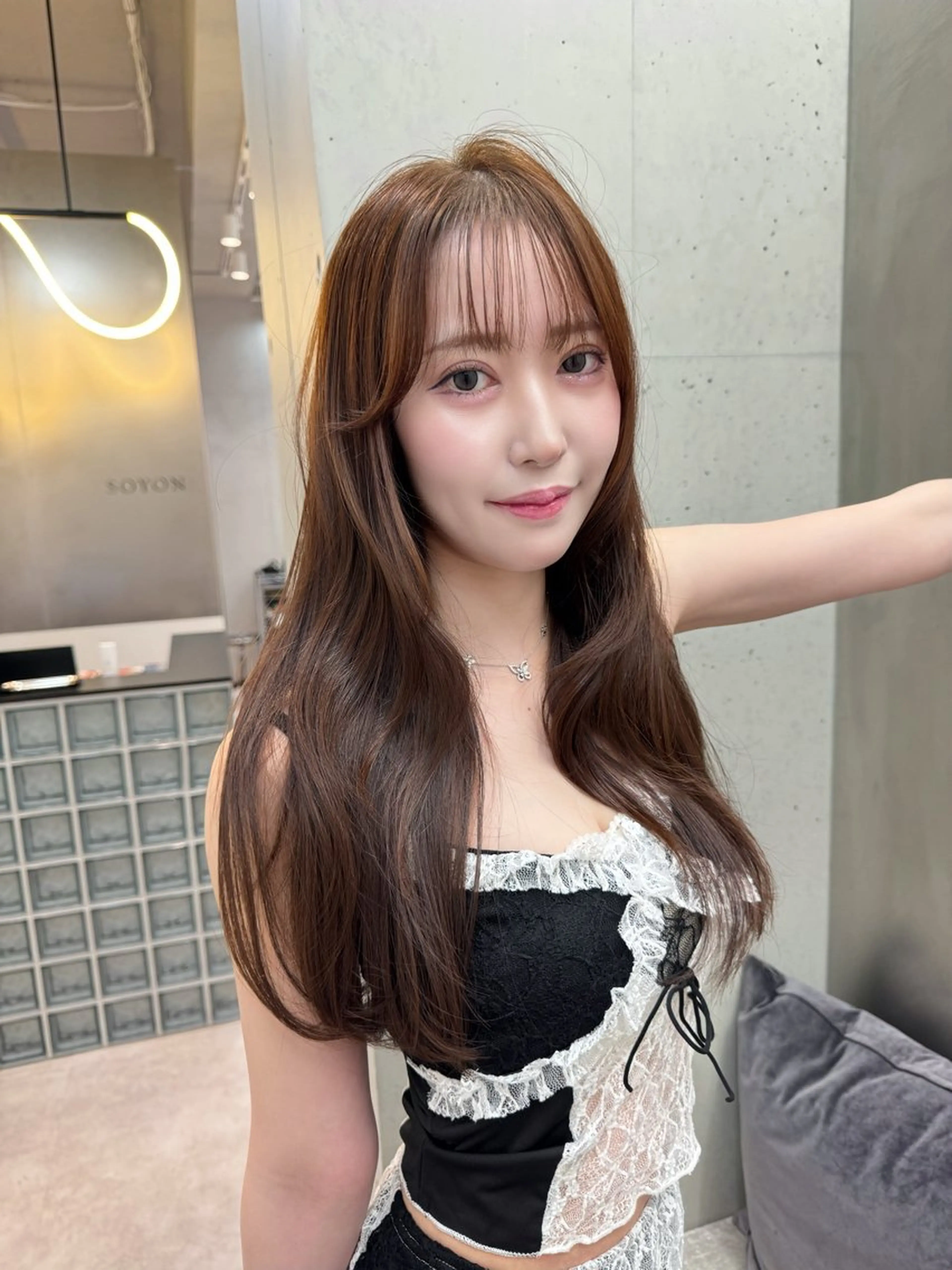 ロング 顔まわりレイヤー 顔周りカット 韓国風ヘア レイヤーカット ロング SOYON nanamiのヘアスタイル