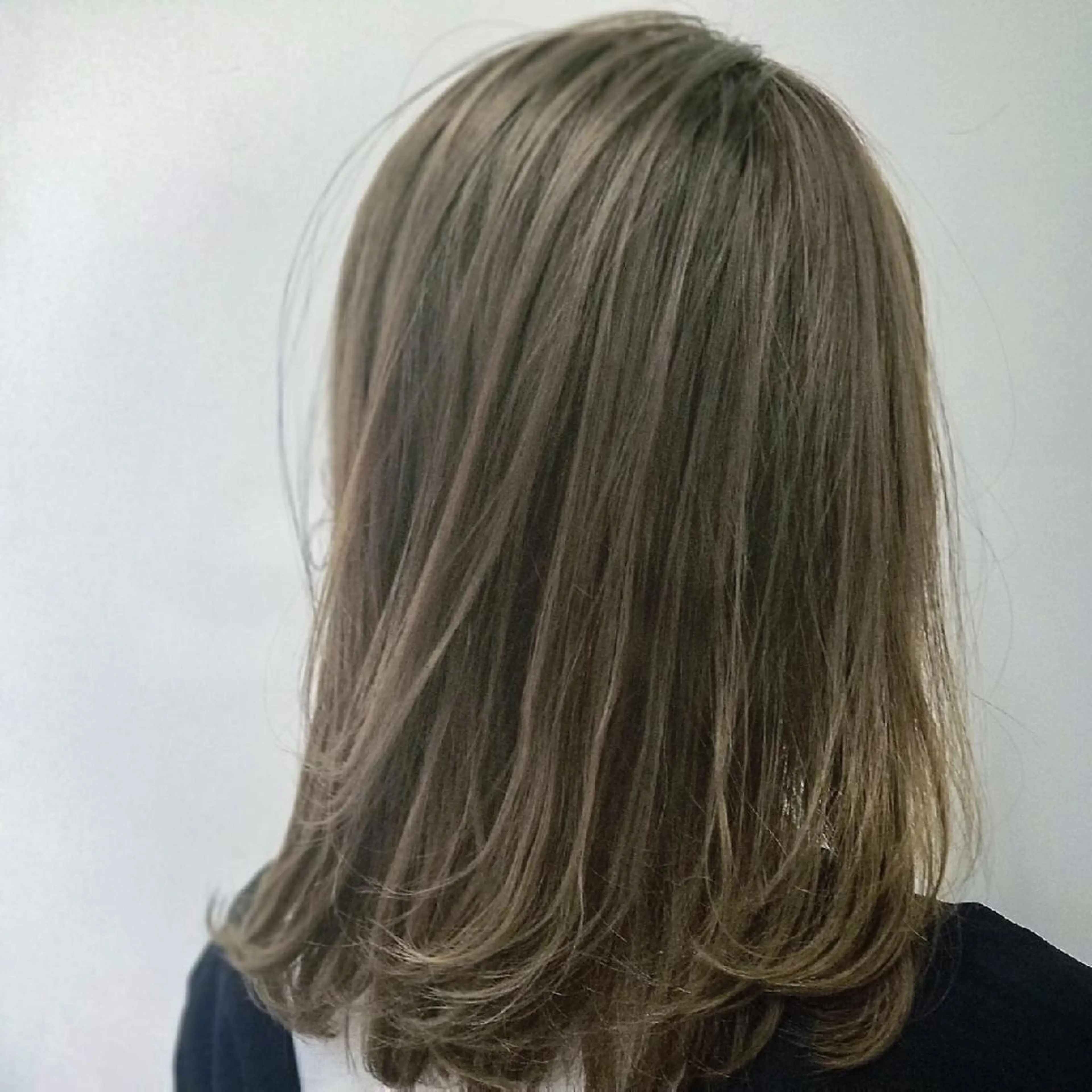 ミディアム レイヤーカット lucca by jb 行徳所属・✂️関川 恭平のヘアスタイル