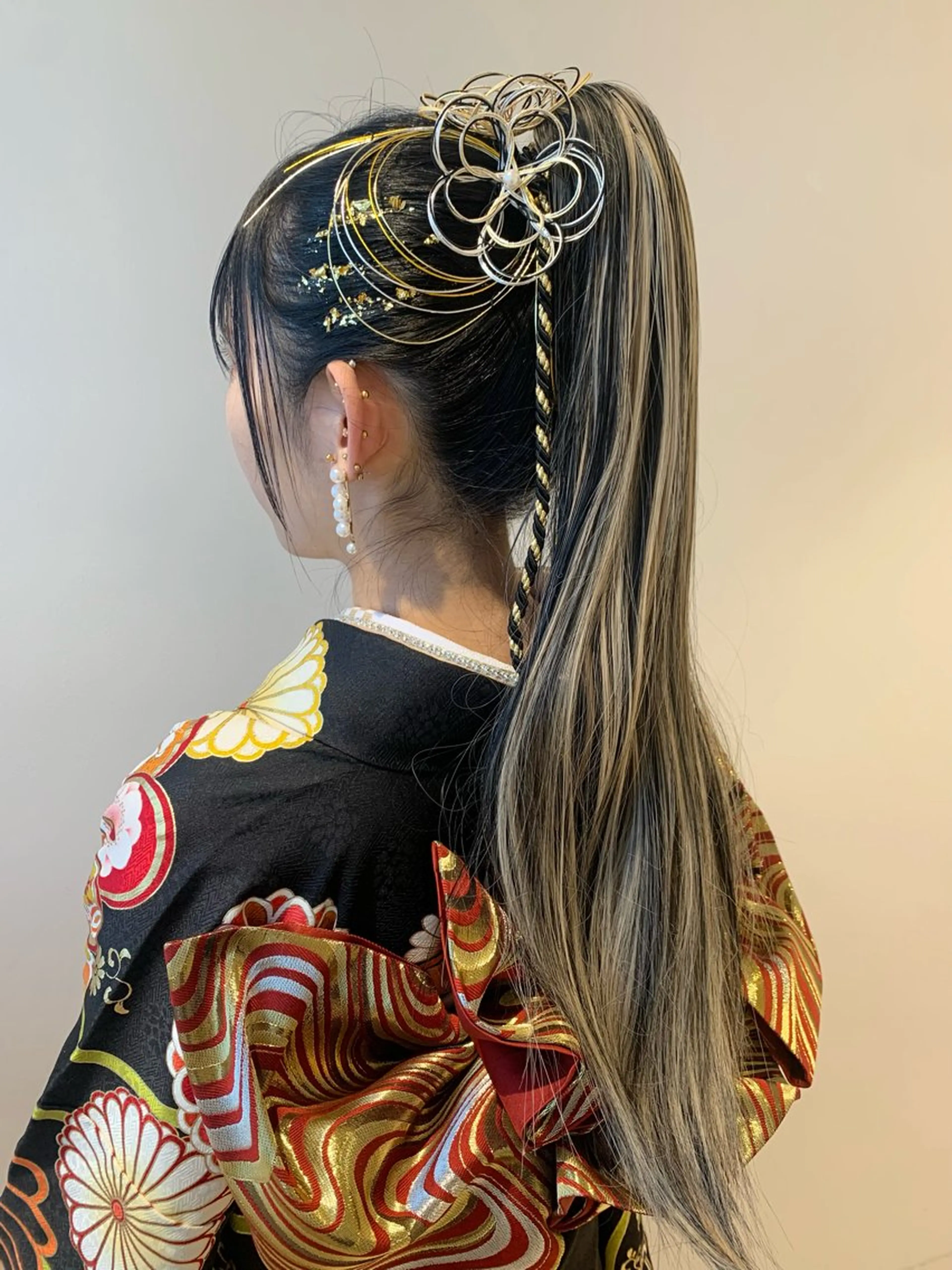 ロング ヘアアレンジ 成人式 卒業式のヘアスタイル ヘアセット ayumi🌈 インナーカラー🌈のヘアスタイル