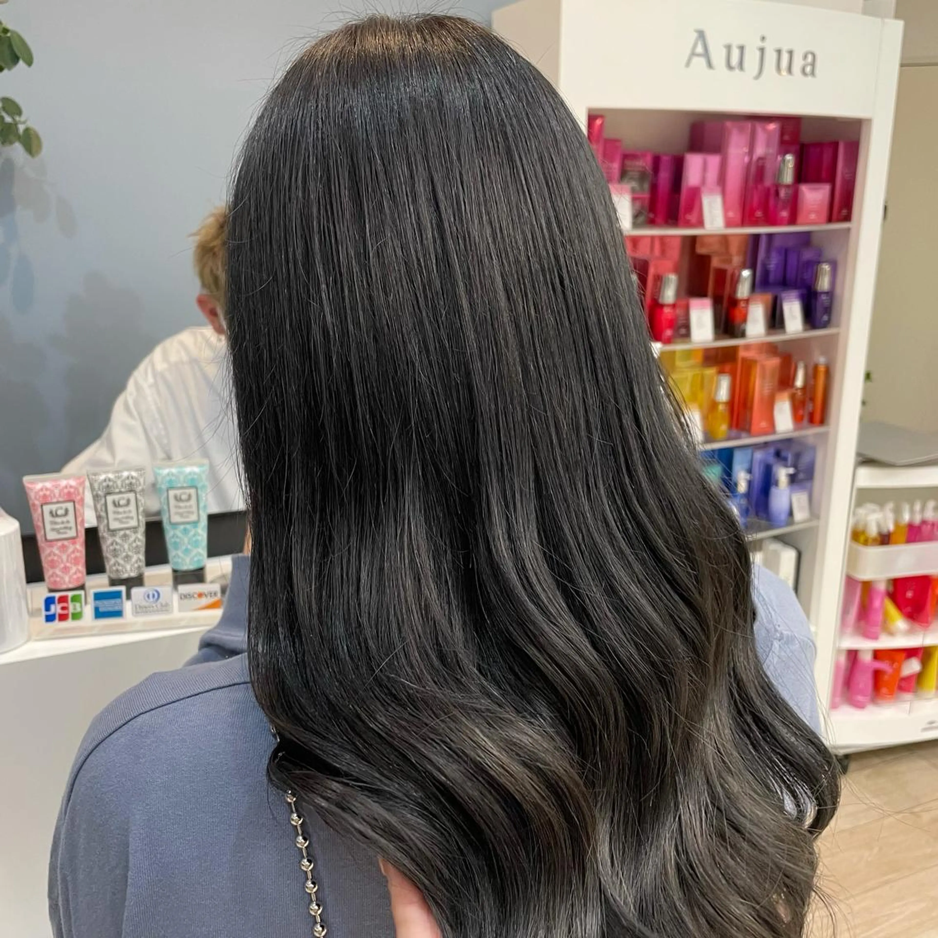 ロング ヘアカラー トリートメント 亀山 由里菜のヘアスタイル