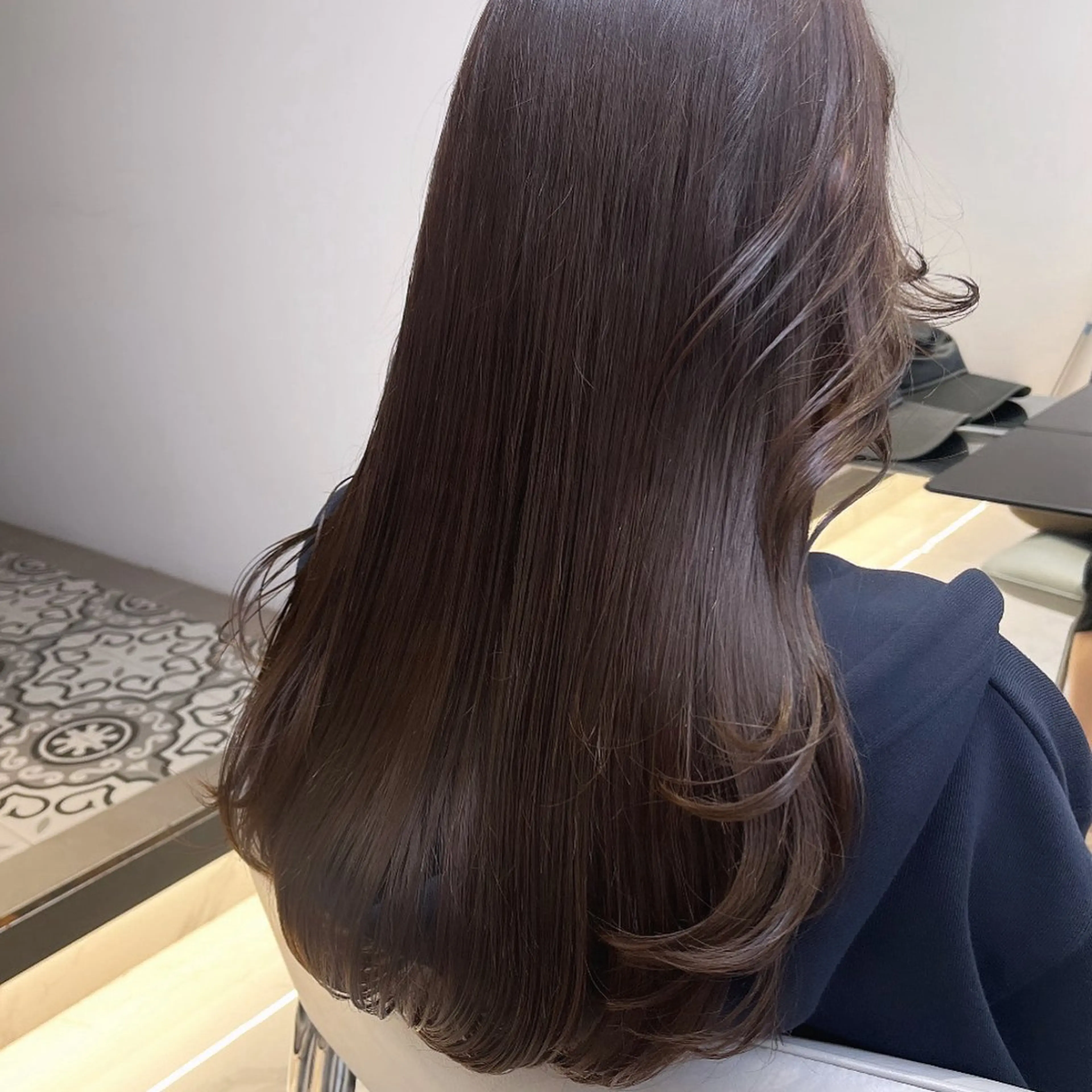 ロング カラー ベージュカラー ブラウンカラー 透明感カラー グレージュ カーキグレージュ ヘアカラー トリートメント ヘッドスパ ヘアセット カジュアルを女っぽく 𝗮𝘆𝗮𝗰𝗼のヘアスタイル