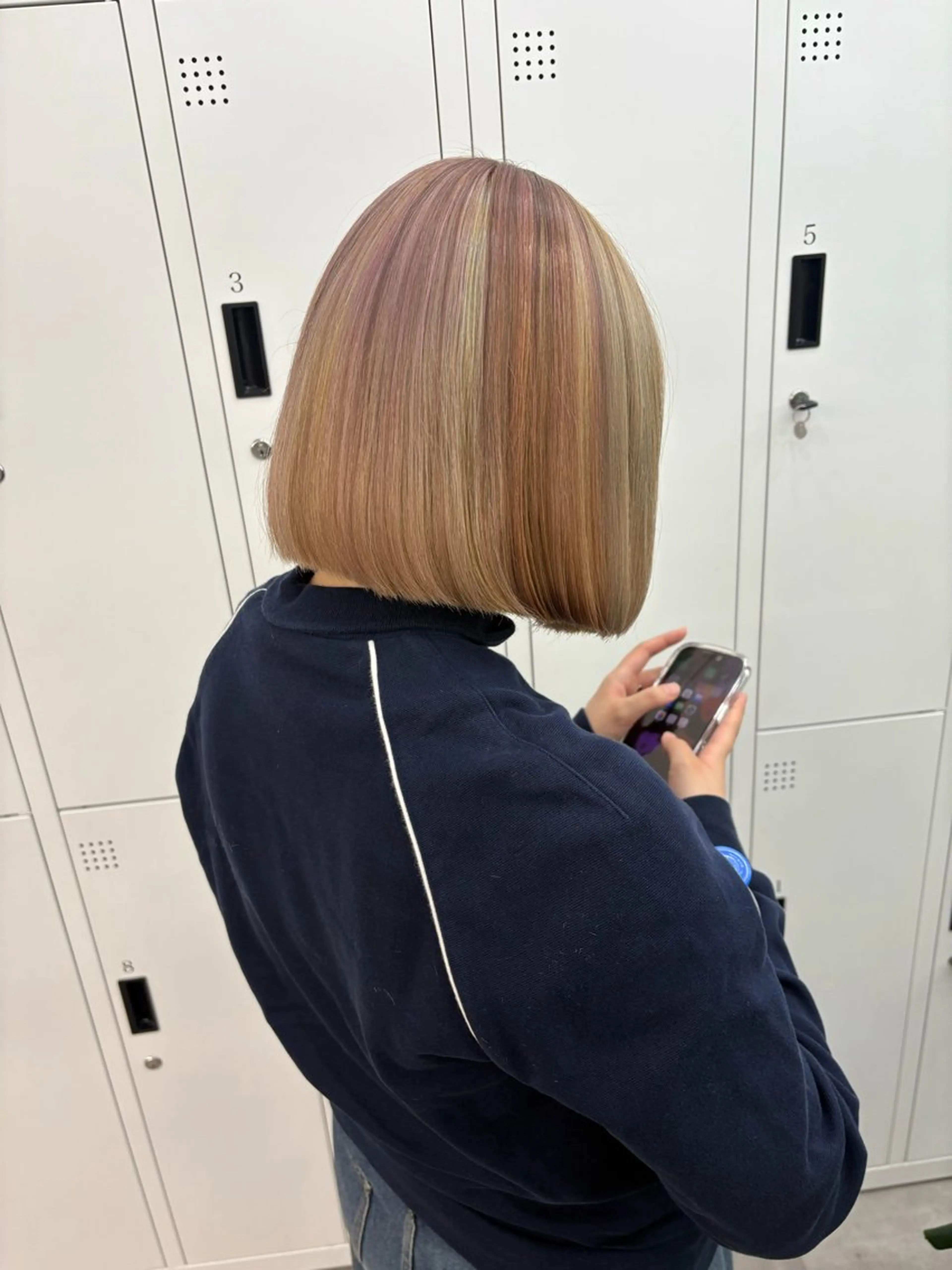 ショート ヘアカラー 綾乃／デザインカラー ／ハイトーン／ボブのヘアスタイル