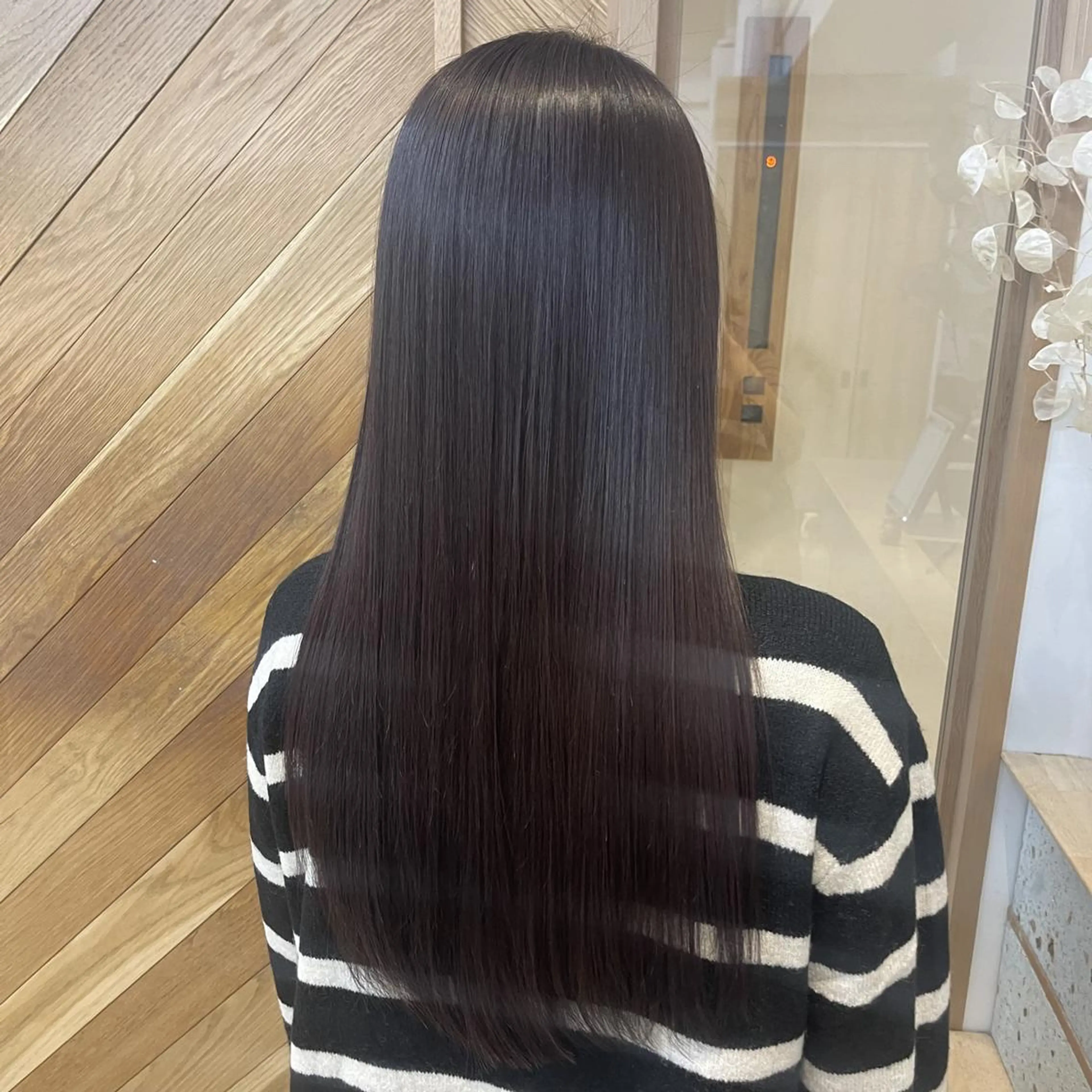 レディースカット(ロング胸より上​〜​ミディアムの仕上がり)+縮毛矯正+ベーシックトリートメントの写真