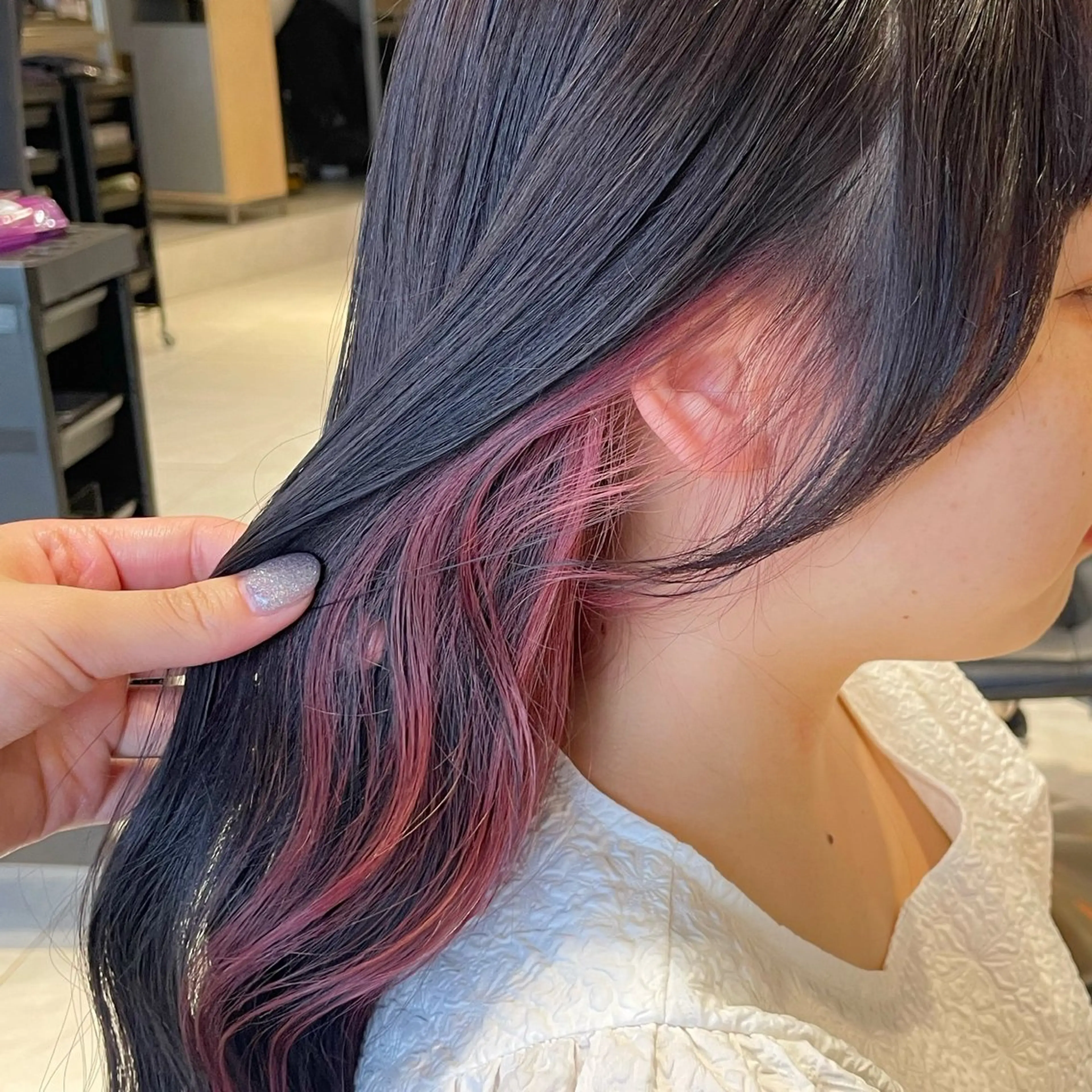 ミディアム カラー ヘアアレンジ インナーカラー ピンクカラー ヘアカラー トリートメント ヘッドスパ ヘアセット 艶髪/レイヤーカット 🐣misakiのヘアスタイル