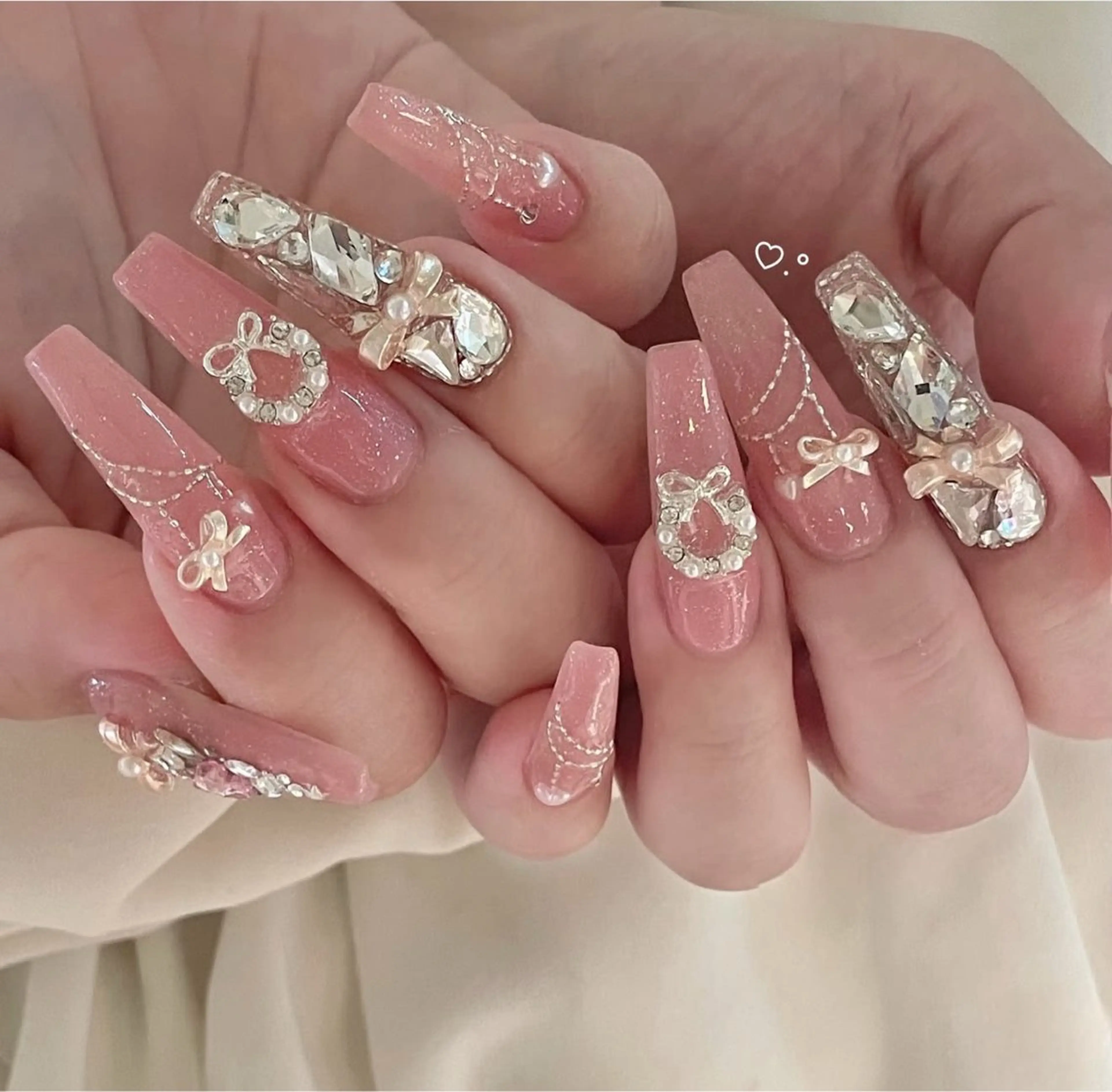 ネイル キラキラネイル マグネットネイル ミラーネイル ニュアンスネイル ワンホンネイル ハンドネイル Lyna 池袋のネイルデザイン