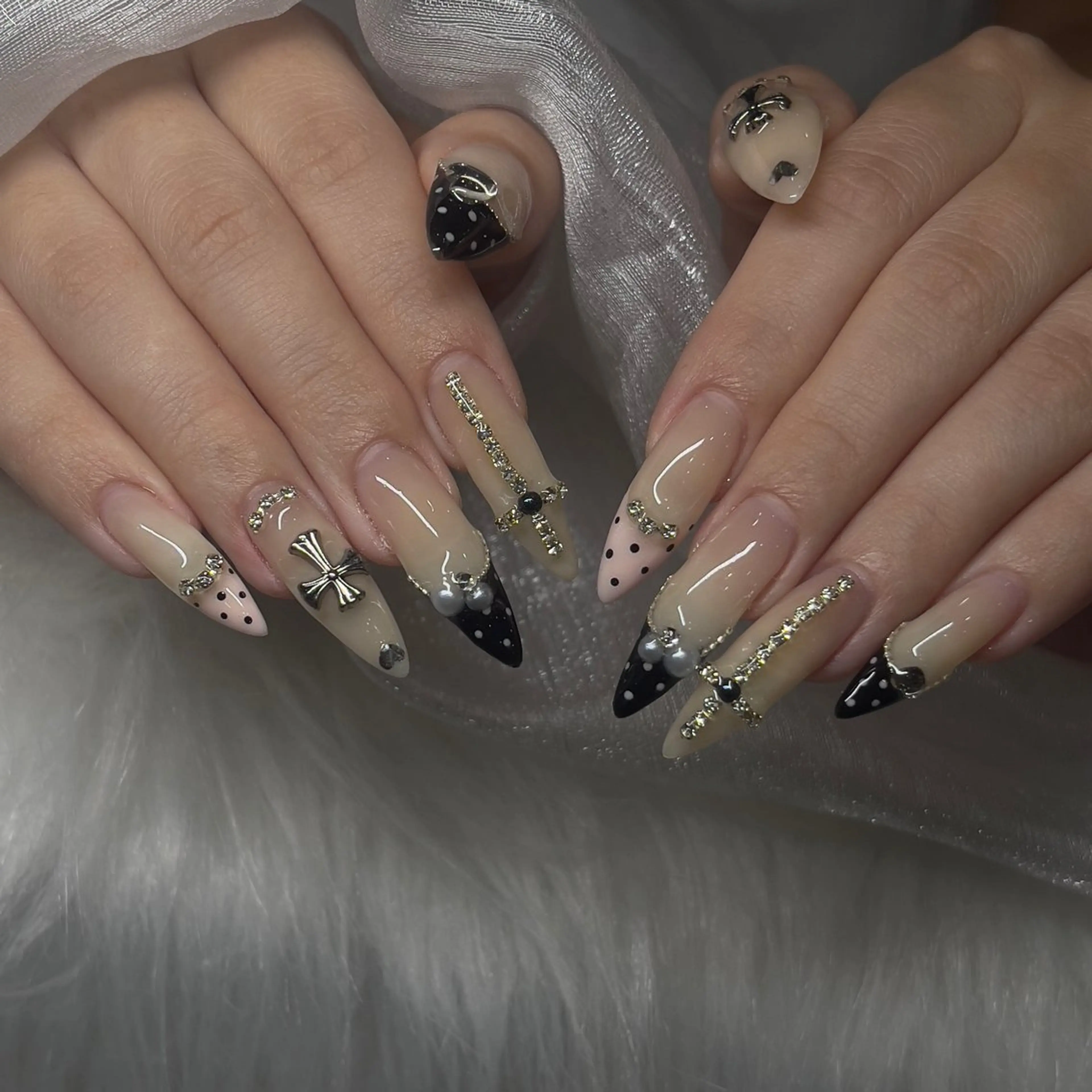 ネイル チークネイル フレンチネイル ラメ(グリッター) マグネットネイル ニュアンスネイル ハンドネイル Rin Rinのネイルデザイン