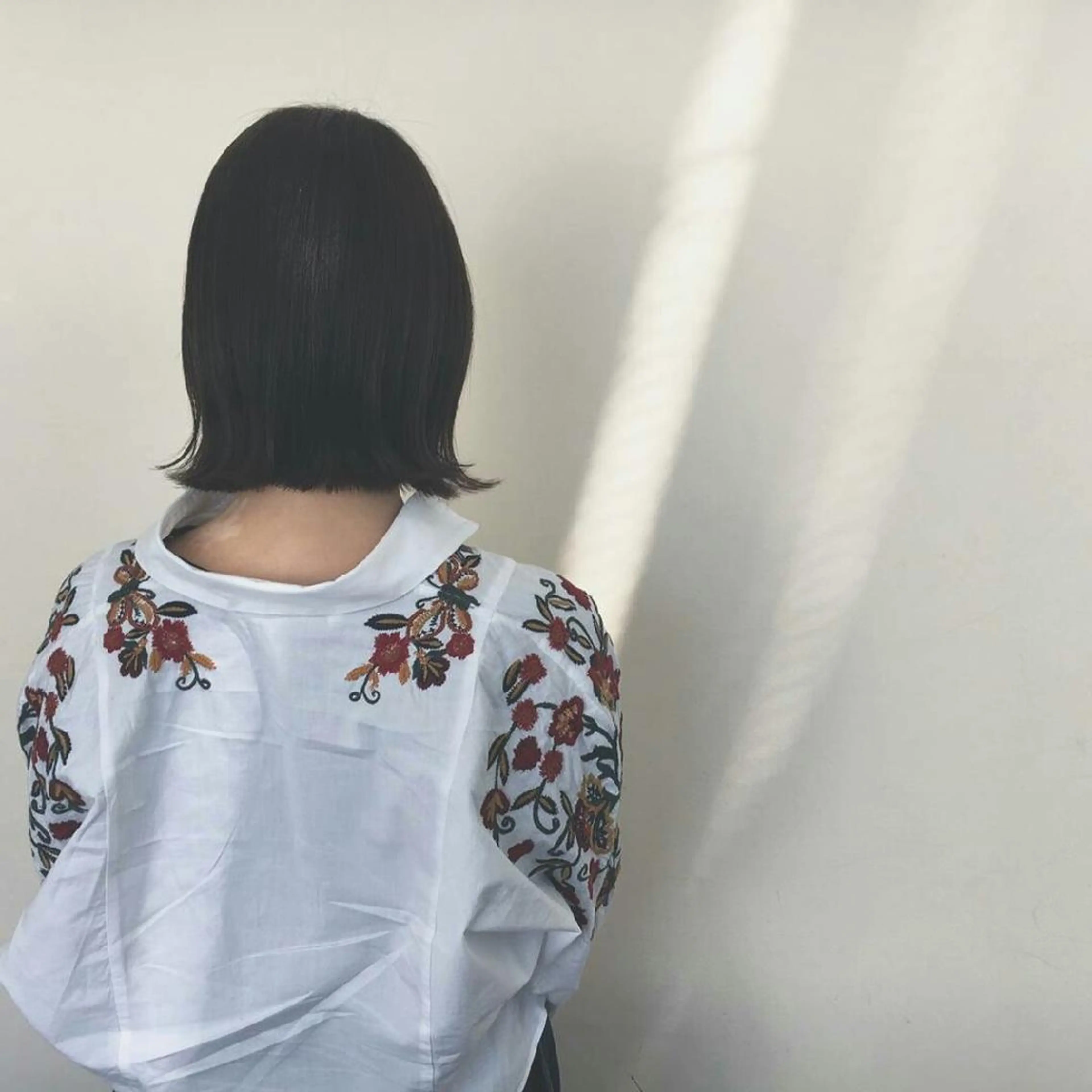 ミディアム カラー パーマ ヘアアレンジ ネイル マツエク・マツパ 黒髪 ブルーカラー ブルーブラック ブルー iplus まつげ、眉毛、耳つぼのマツエク・マツパデザイン