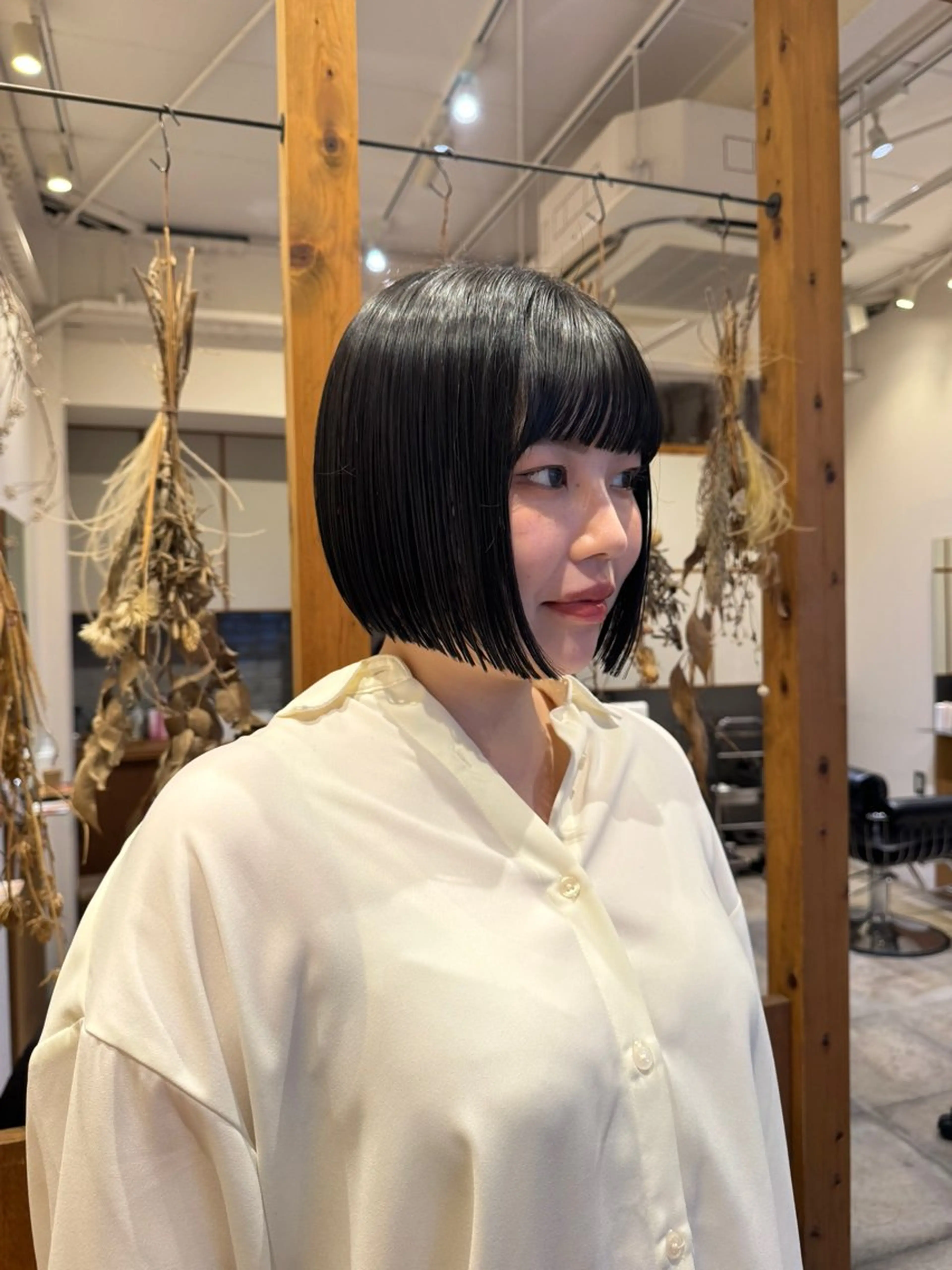 ショート カラー 切りっぱなしボブ ボブ カット ヘアカラー トリートメント ENIF　大島 芽生のヘアスタイル