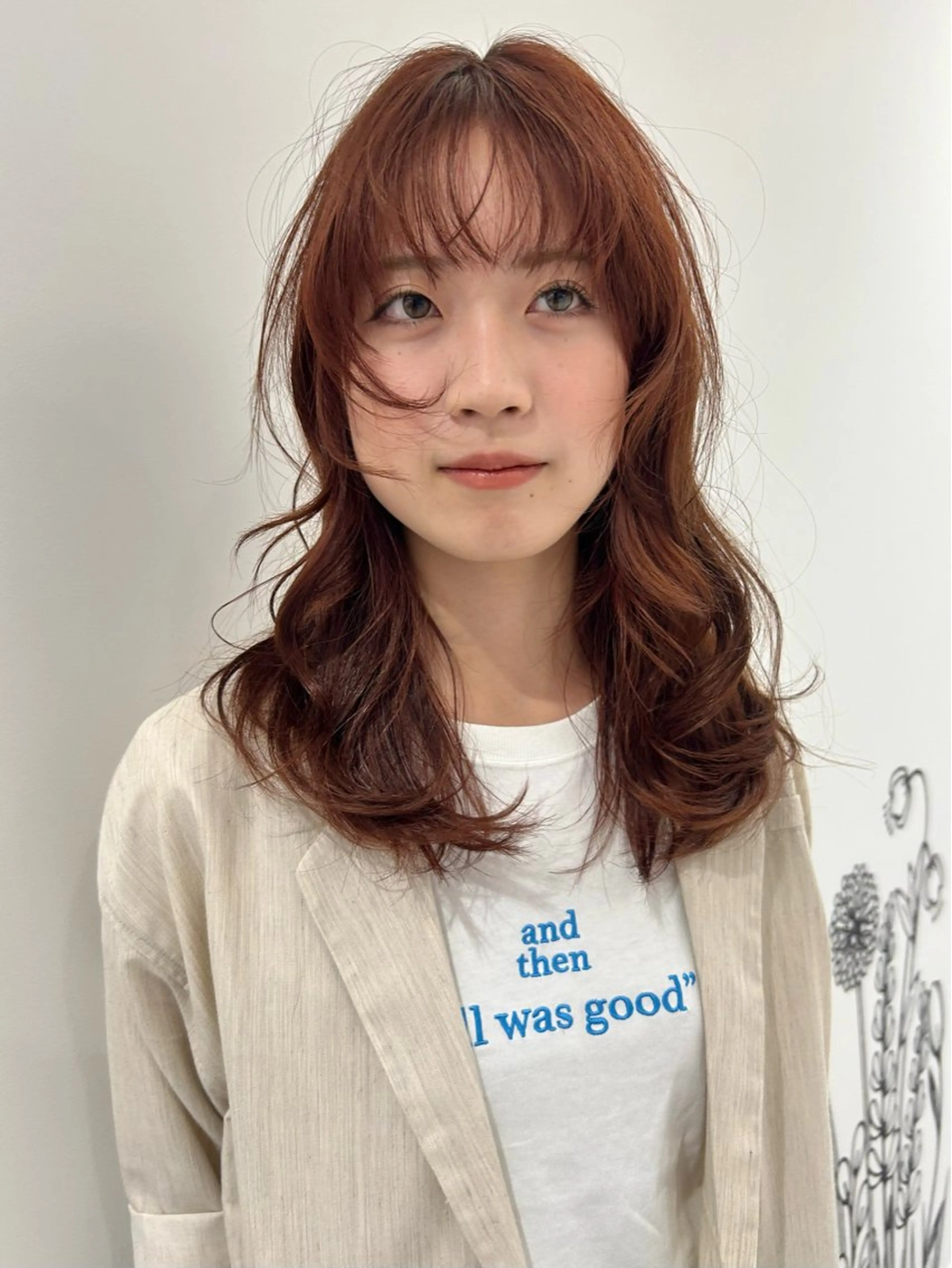 ミディアム カラー ミディアムレイヤー ブラウンカラー オレンジ オレンジブラウン レイヤーカット カット ヘアカラー トリートメント ハイトーン/ブリーチ 似合せカット/パーマのヘアスタイル