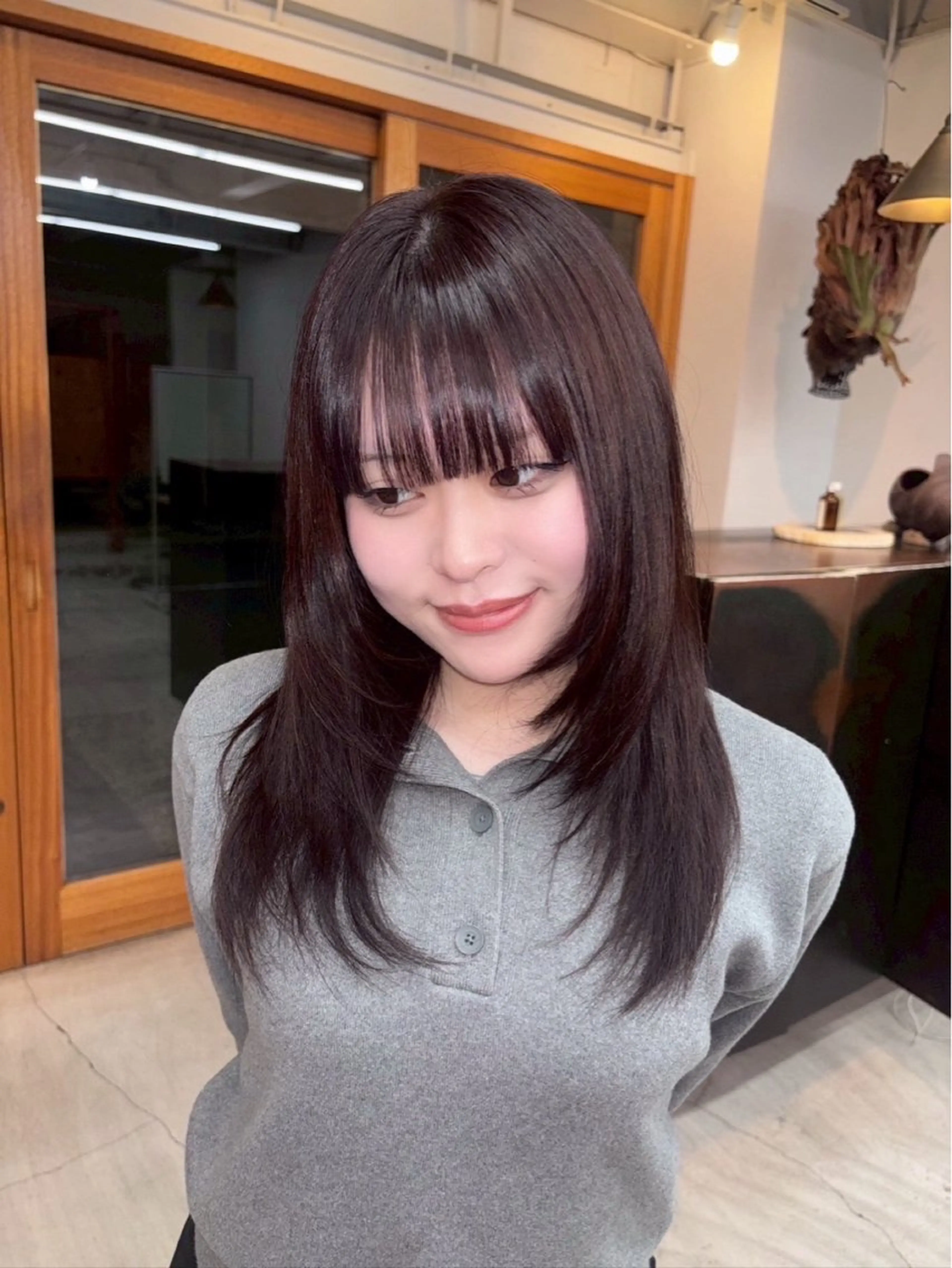 セミロング カラー ブリーチ カシス ブリーチなしカラー ヘアカラー 加瀬 詩音のヘアスタイル