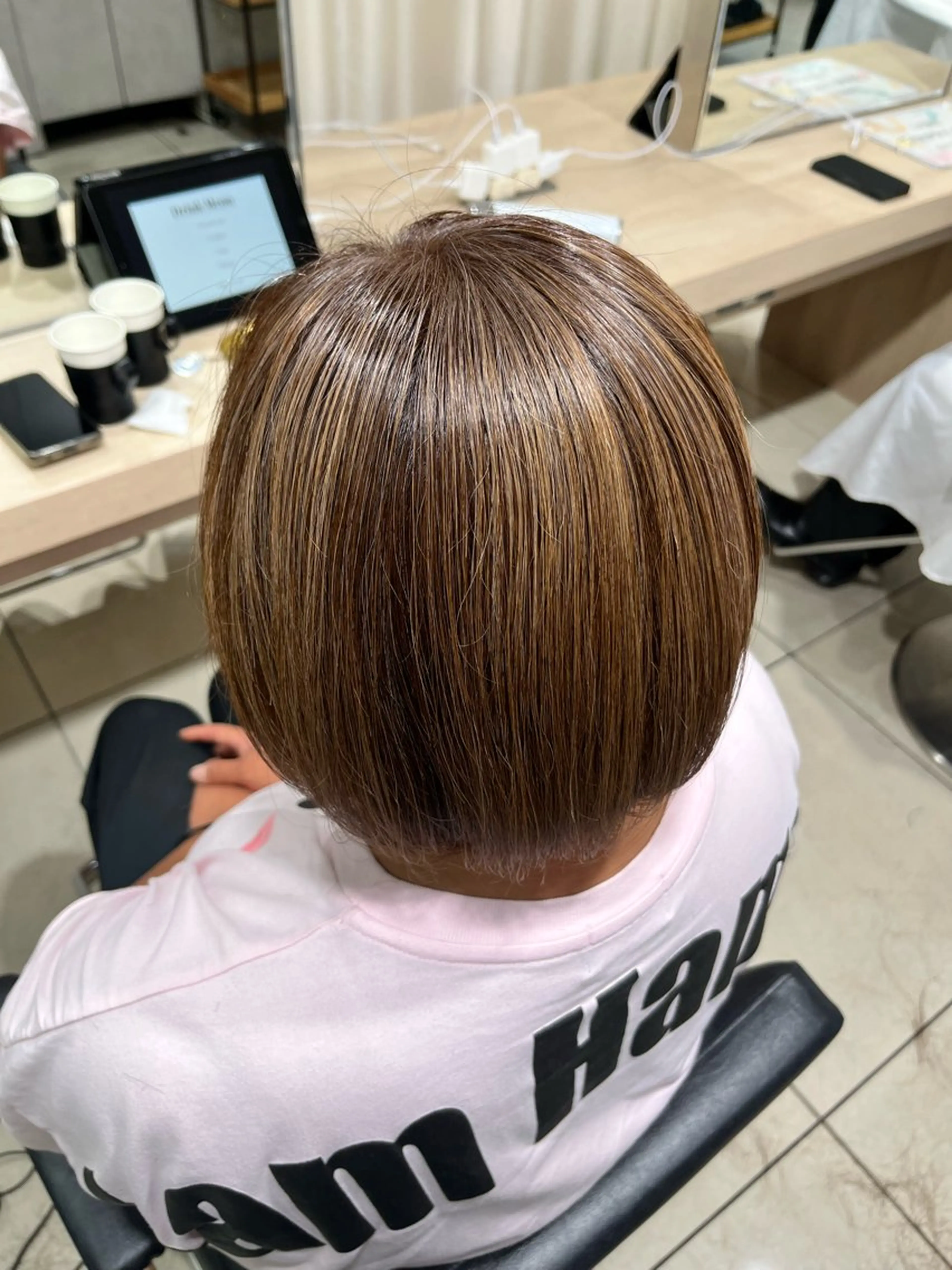 ミディアム カラー ベージュカラー 透明感カラー ハイライトカラー シルバー シルバーベージュ カット ヘアカラー 巖本 真希のヘアスタイル