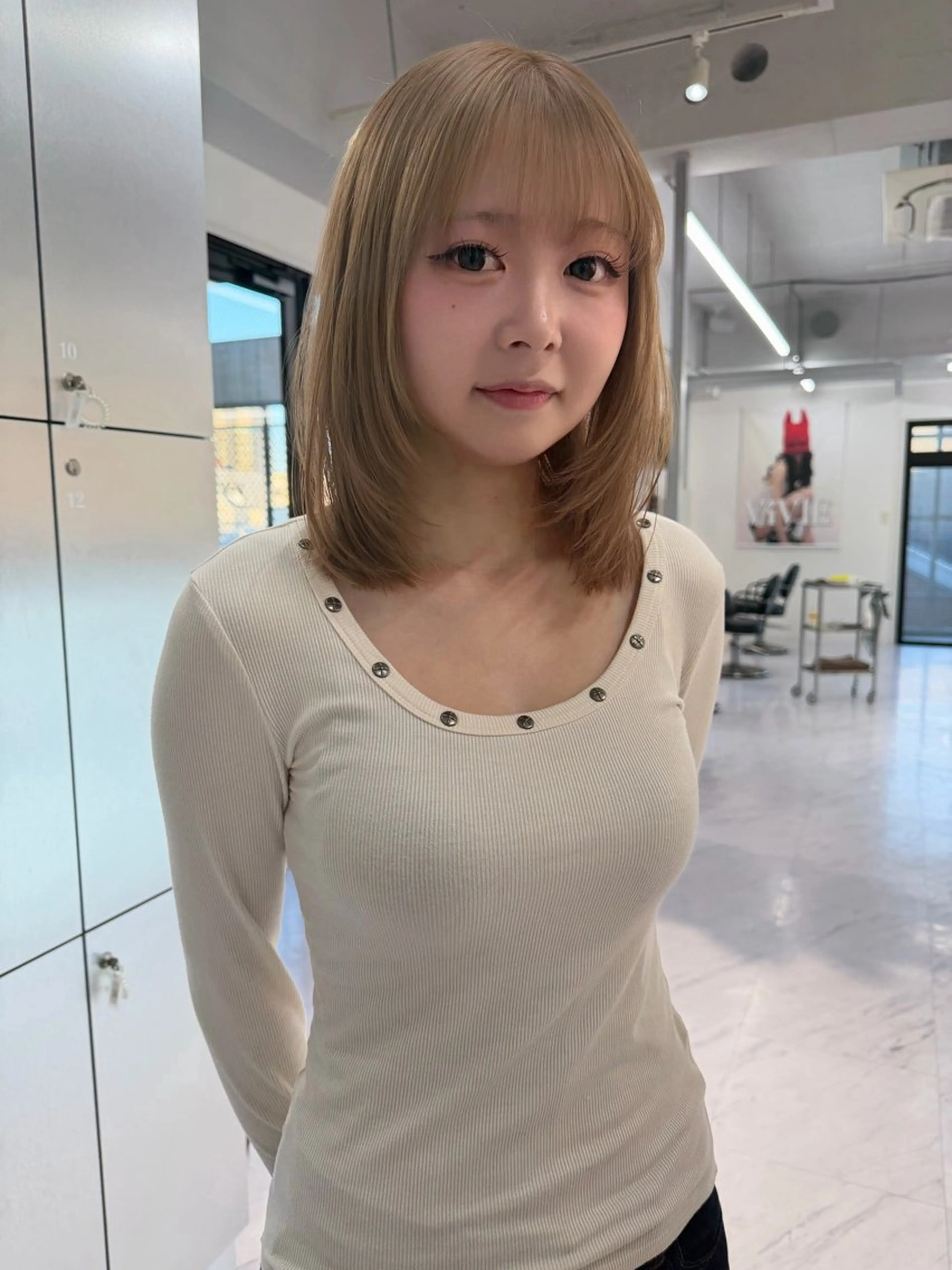 ミディアム カラー ベージュカラー ブリーチ ケアブリーチ デザインカラー ダブルカラー カット ヘアカラー トリートメント TATSUブリーチ/ ミルクティーベージュのヘアスタイル