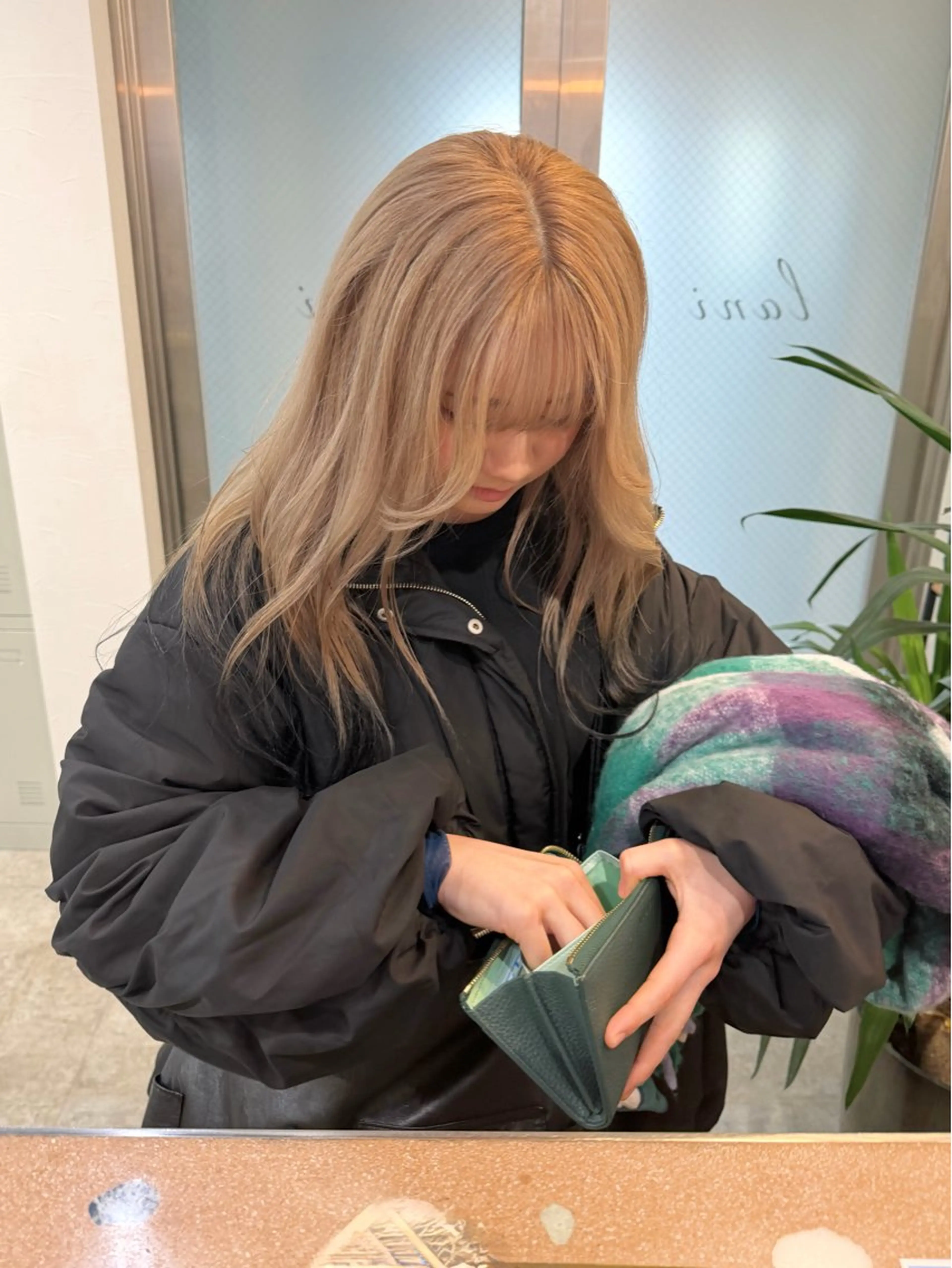 ロング カラー ベージュカラー 黒髪 ミルクティーベージュ ヘアカラー lani hair salon所属・SHOTO ハイトー ン/デザインカラーのヘアスタイル