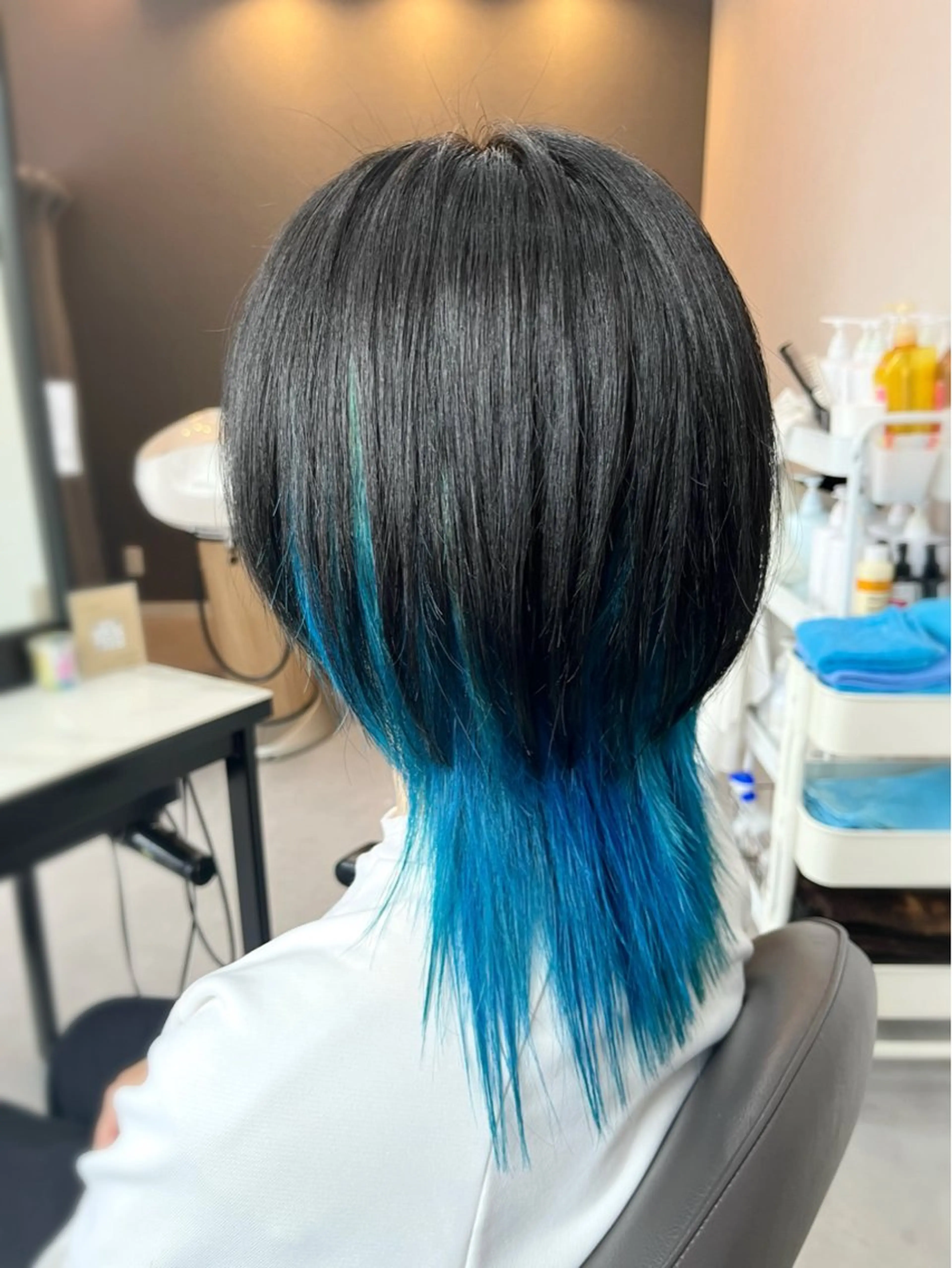 ミディアム カラー ブルーカラー インナーカラー ウルフカット ヘアカラー トリートメント 森山 雄太のヘアスタイル