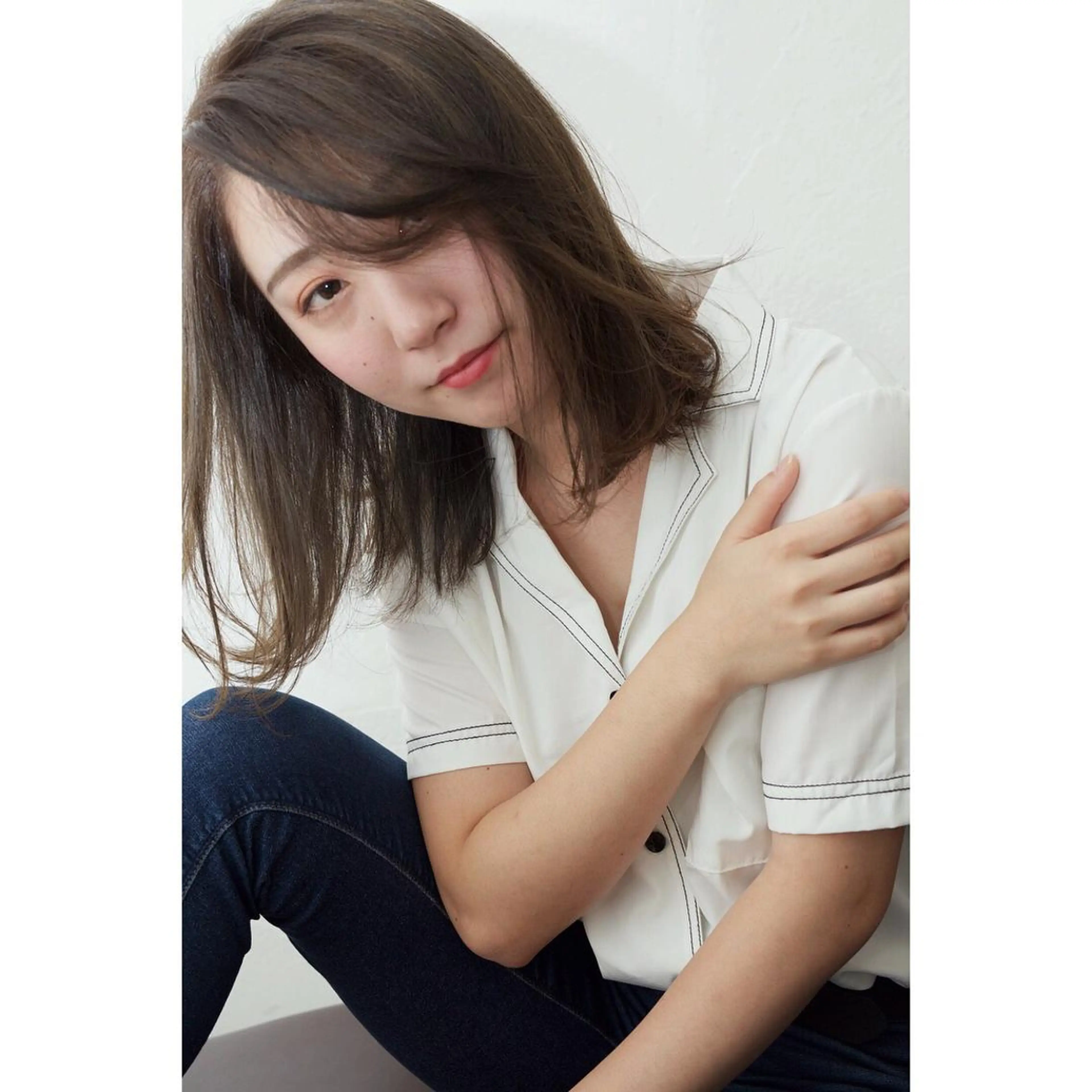 セミロング カラー ブリーチ 透明感カラー カット ヘアカラー fio マナミのヘアスタイル