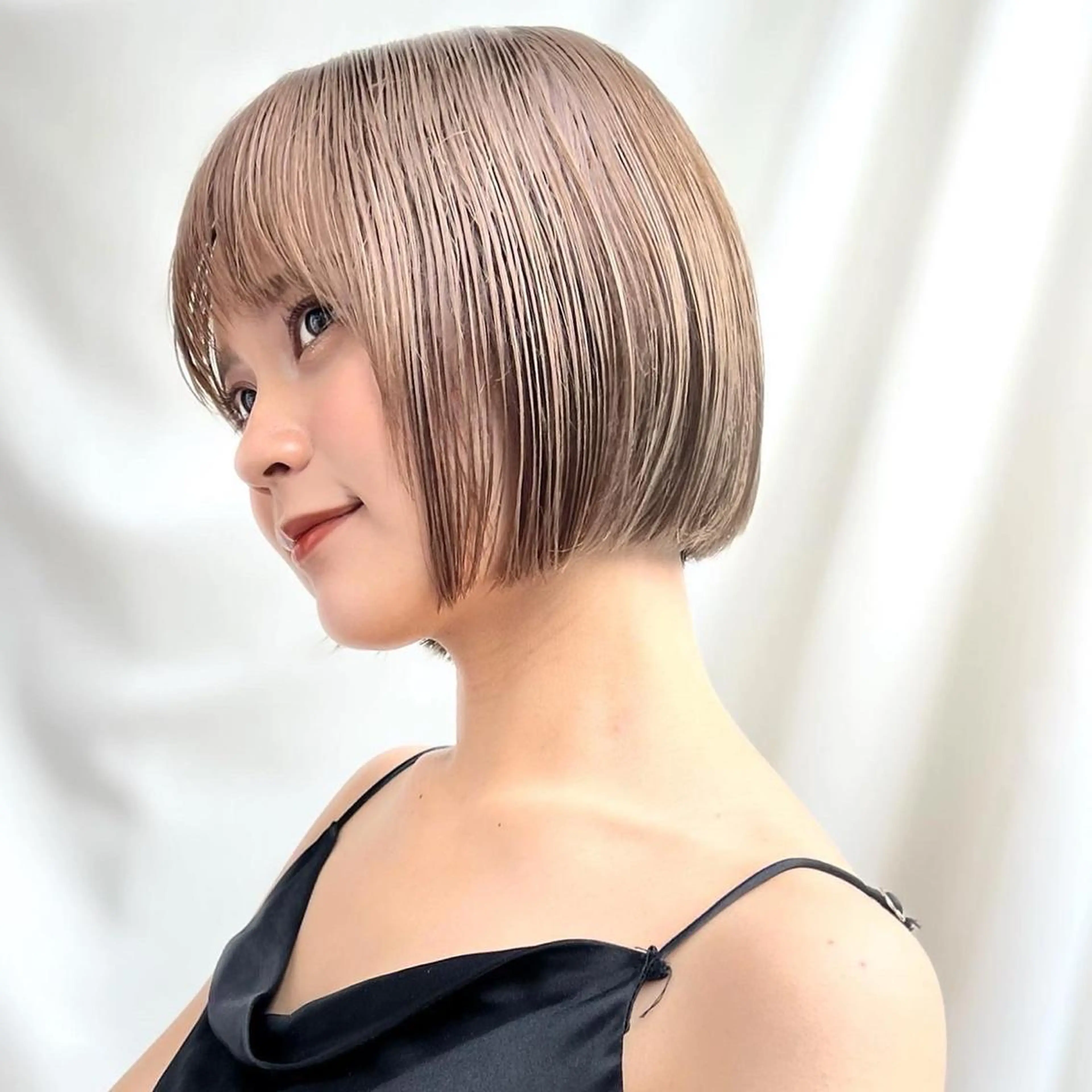 ミディアム カラー ヘアアレンジ ベージュカラー 透明感カラー グレージュ ボブ カット ヘアカラー トリートメント レイヤー専門家 ダブルカラー修のヘアスタイル