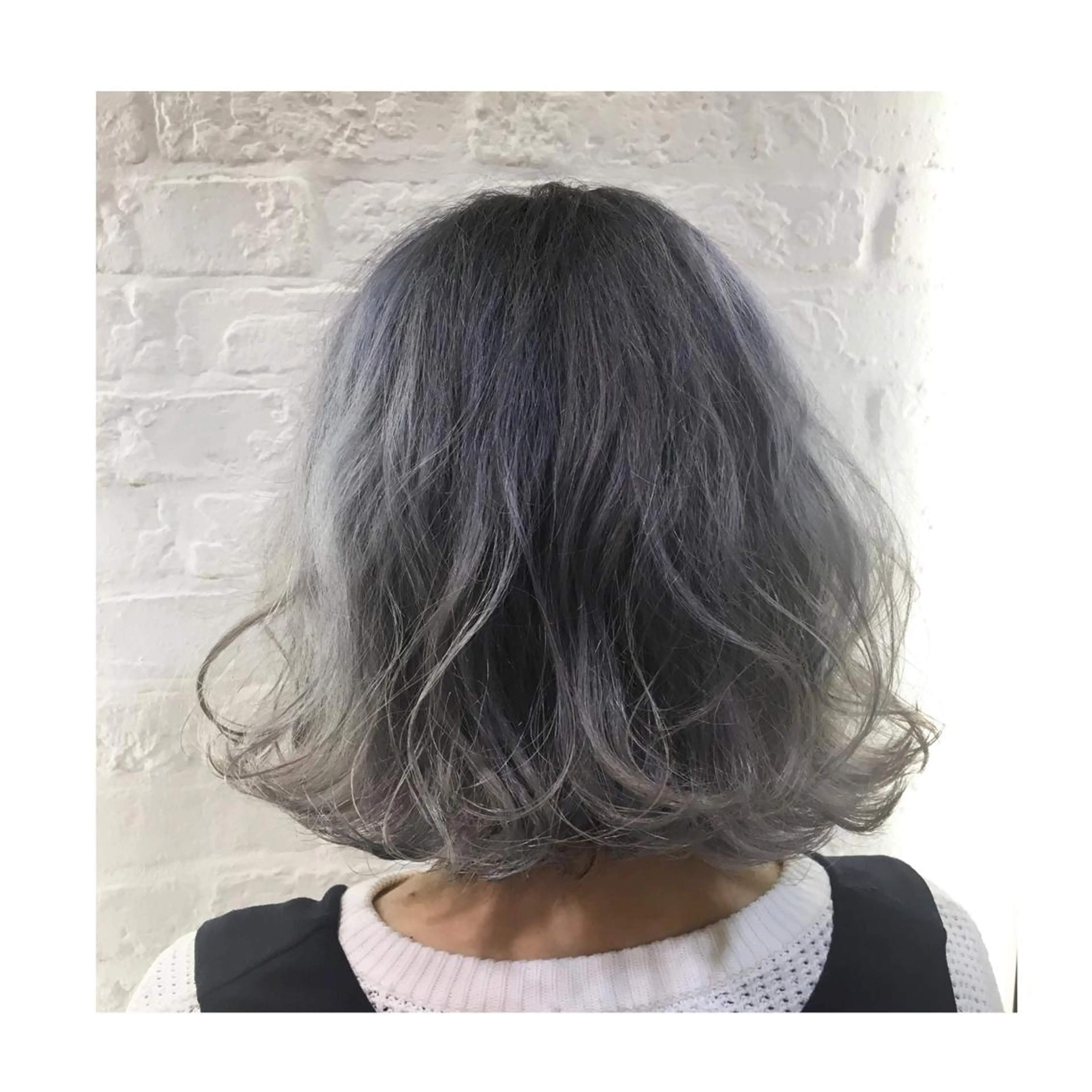 ミディアム カラー 切りっぱなしボブ グラデーションカラー グレージュ イルミナカラー ボブ 加藤 あやみのヘアスタイル