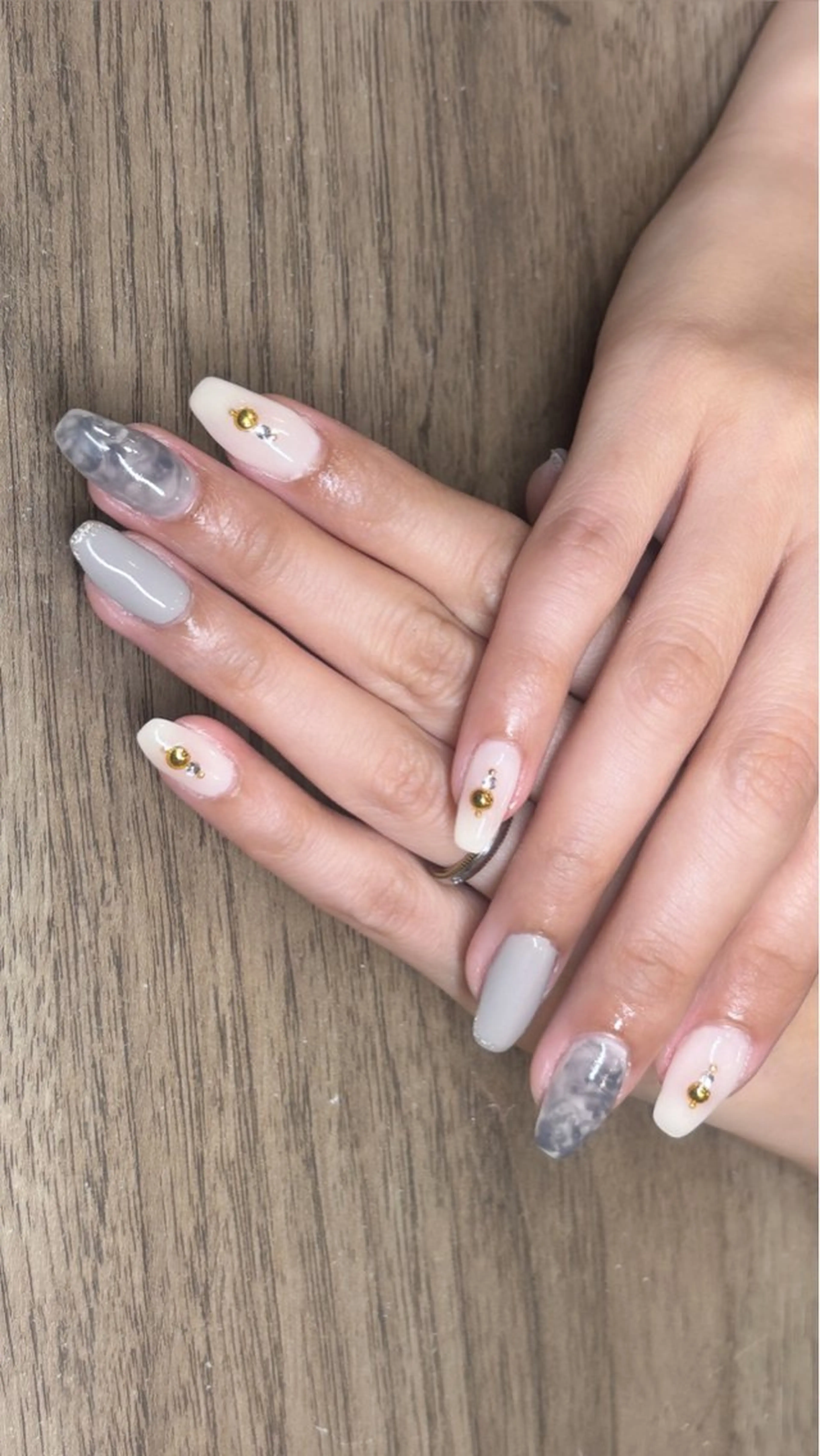 ネイル ネイルサロンエーナイン麻生店所属・佐藤 光のネイルデザイン