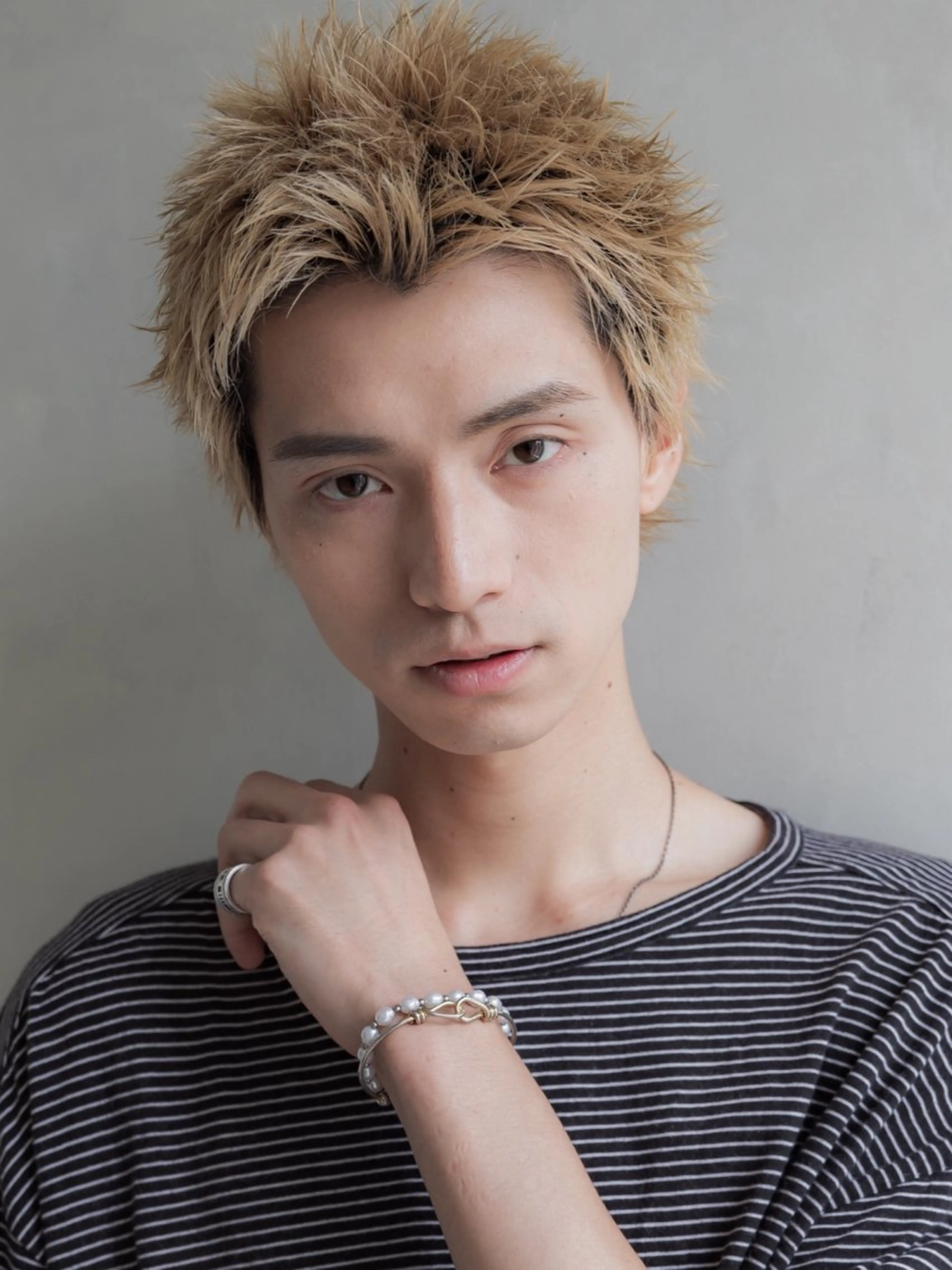 ショート カラー メンズ メンズハイトーン スパイキーショート ダブルカラー ハイトーンカラー ショートヘア 💁‍♂️メンズカッ トパーマ💈大田涼華のヘアスタイル