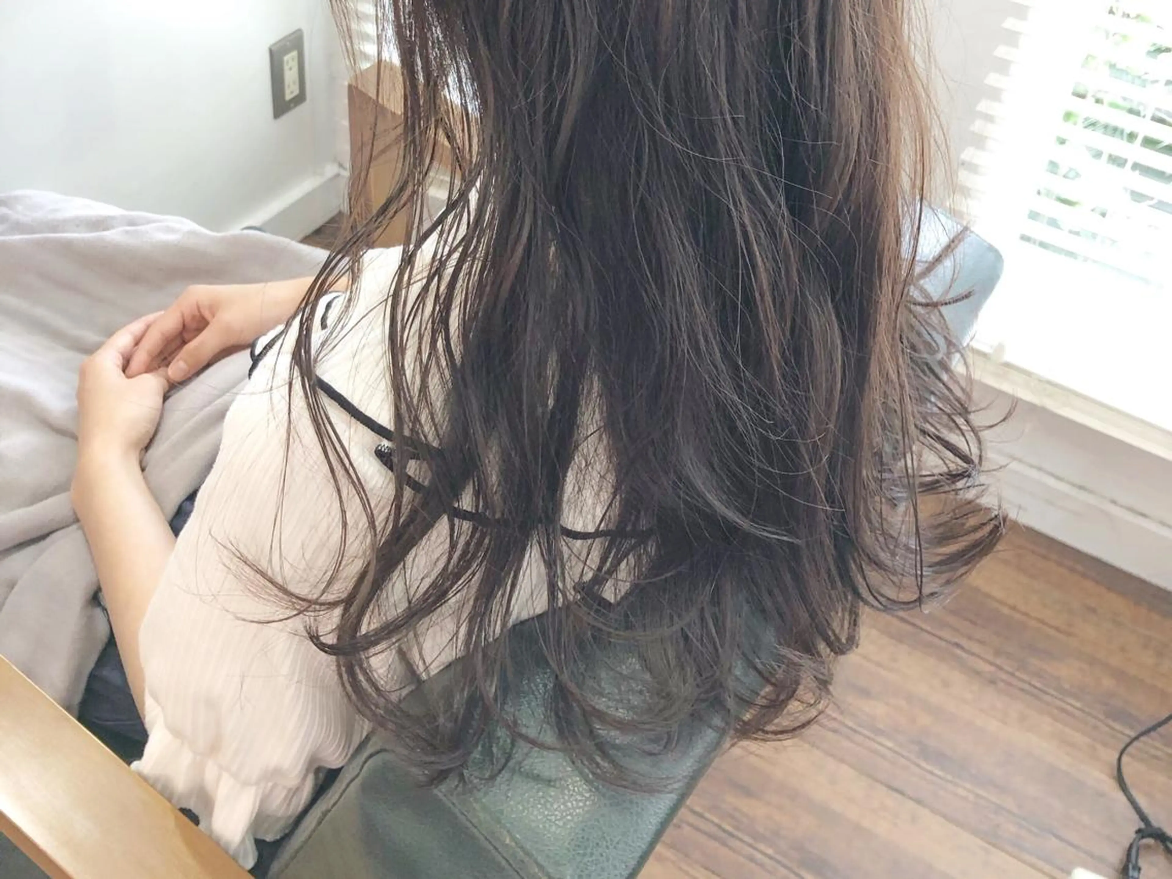 ロング カラー ブリーチ グレージュ ラベンダーカラー ラベンダーグレージュ ラベンダーグレー 江原 彩華のヘアスタイル