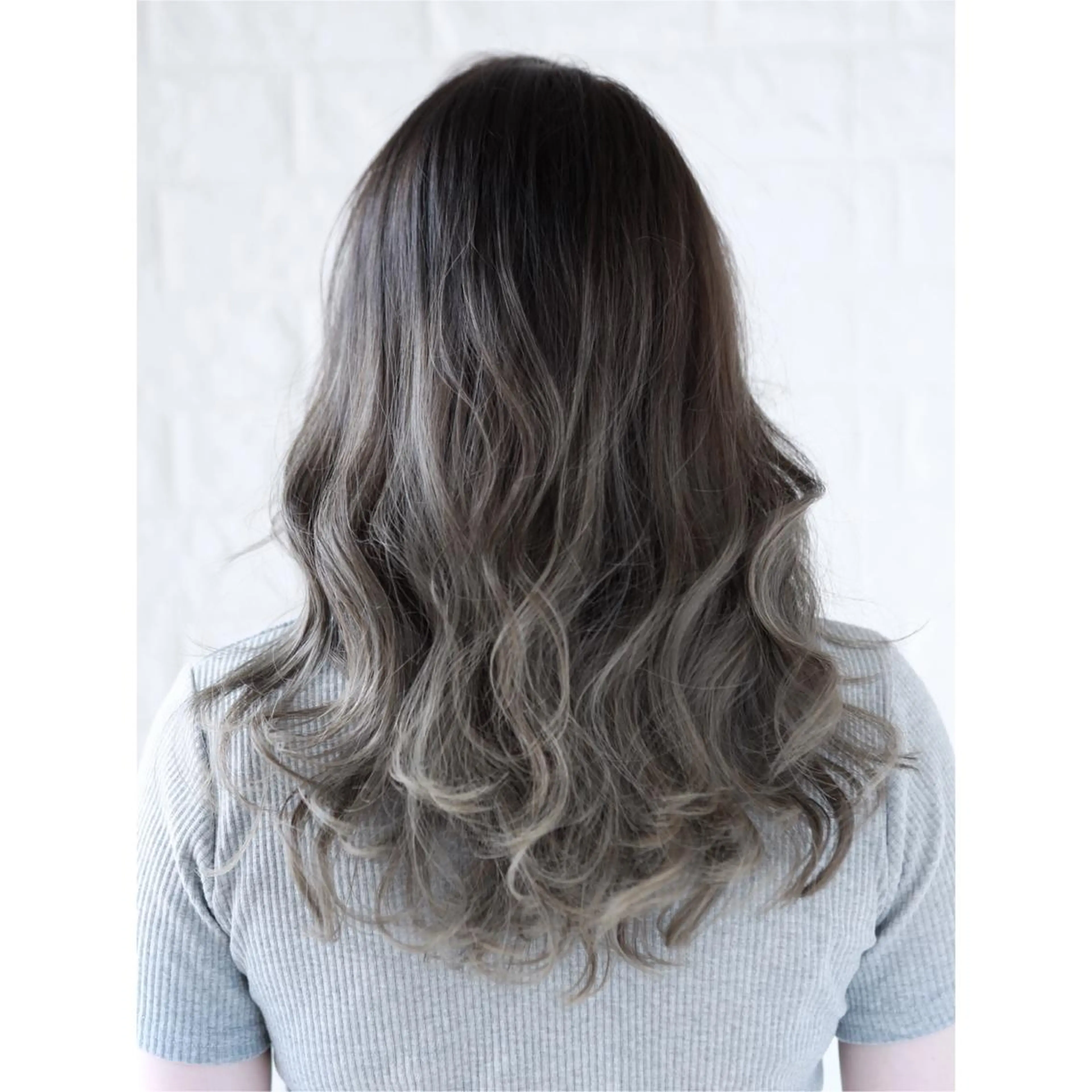 セミロング カラー バレイヤージュ 透明感カラー ハイライトカラー ハイライト レイヤーカット KIZU 髪質改善 オカルト怪談のヘアスタイル