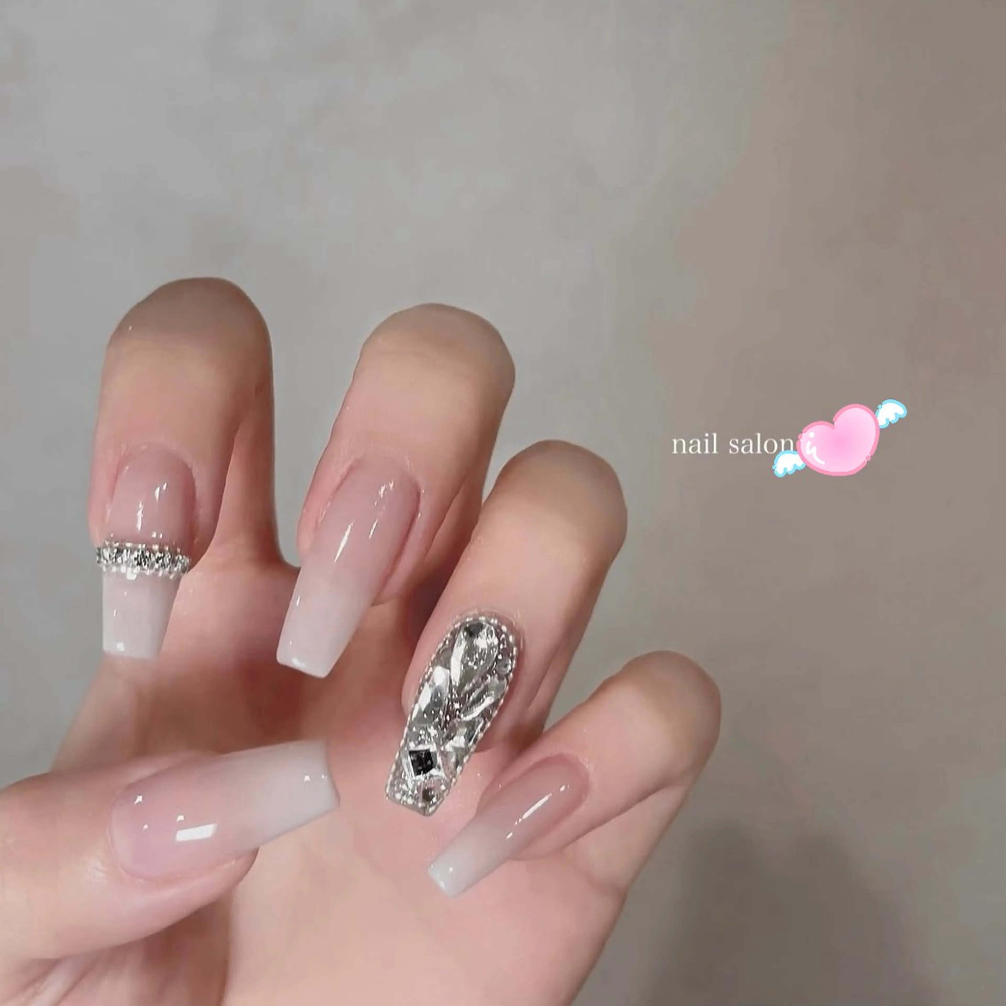 ハンド👐ワンカラー＋ラインストーン埋め尽くし2本の写真