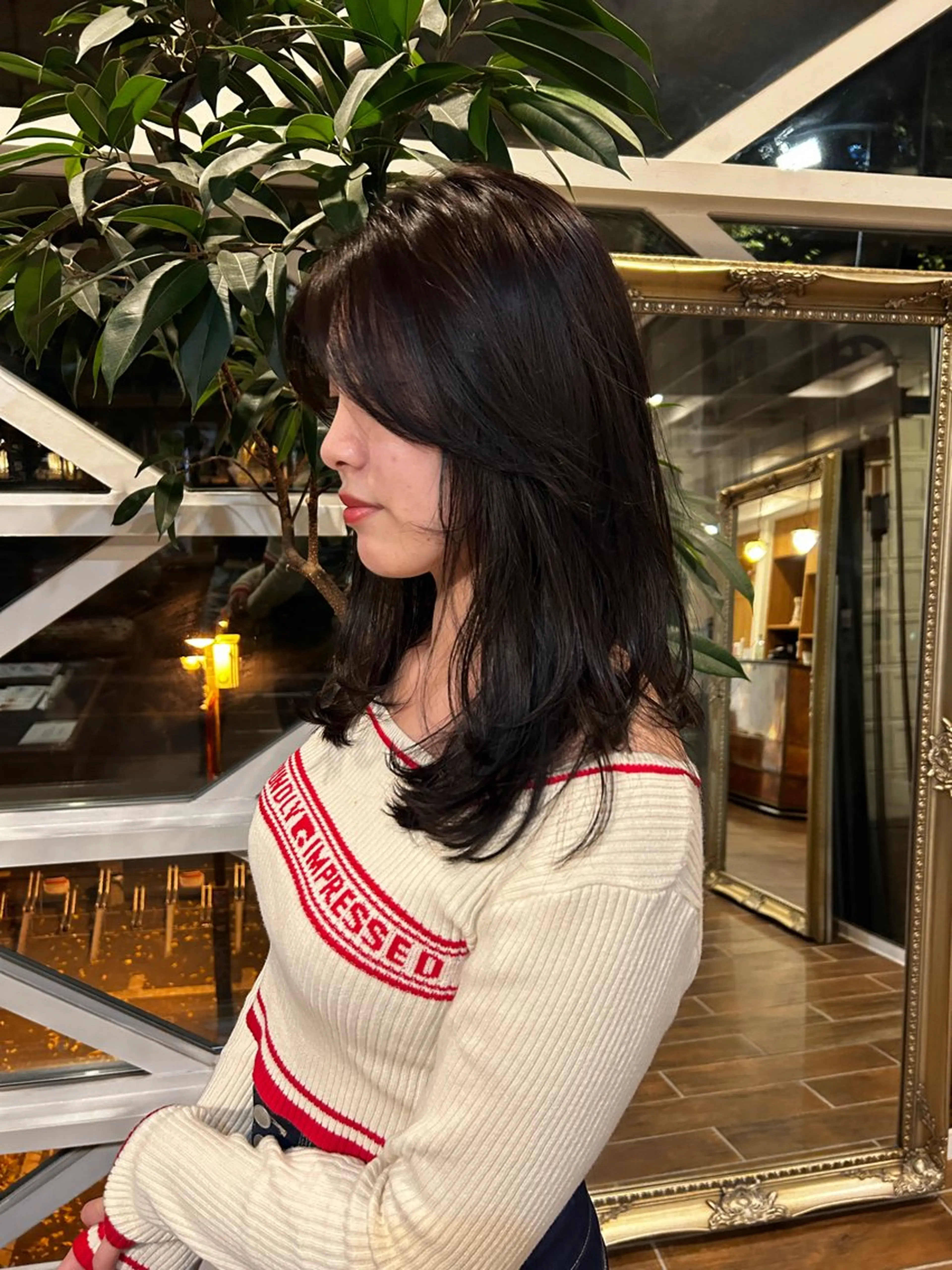 ミディアム 西 優衣奈のヘアスタイル