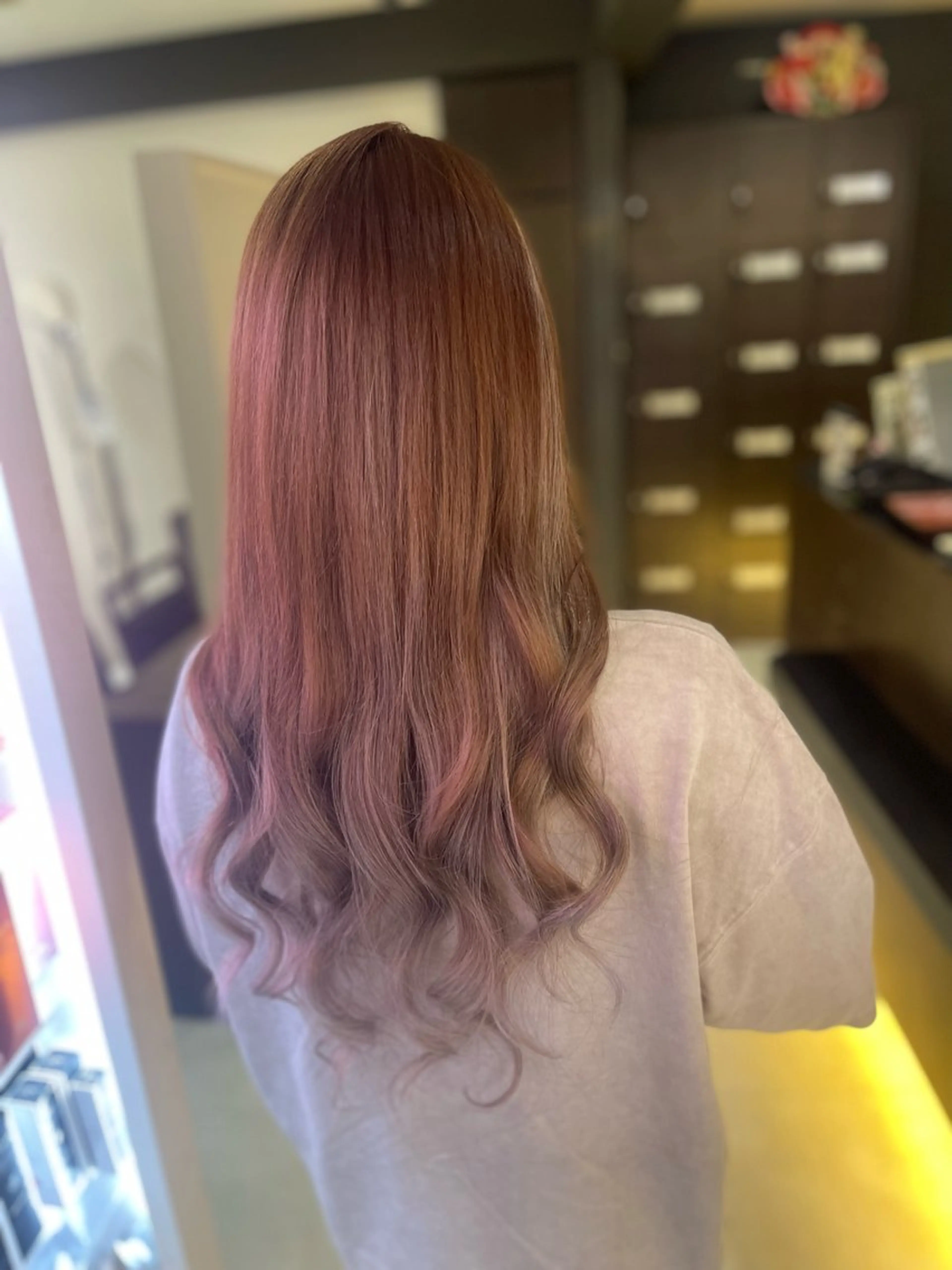 ロング カラー エクステ 山口 万綾のヘアスタイル