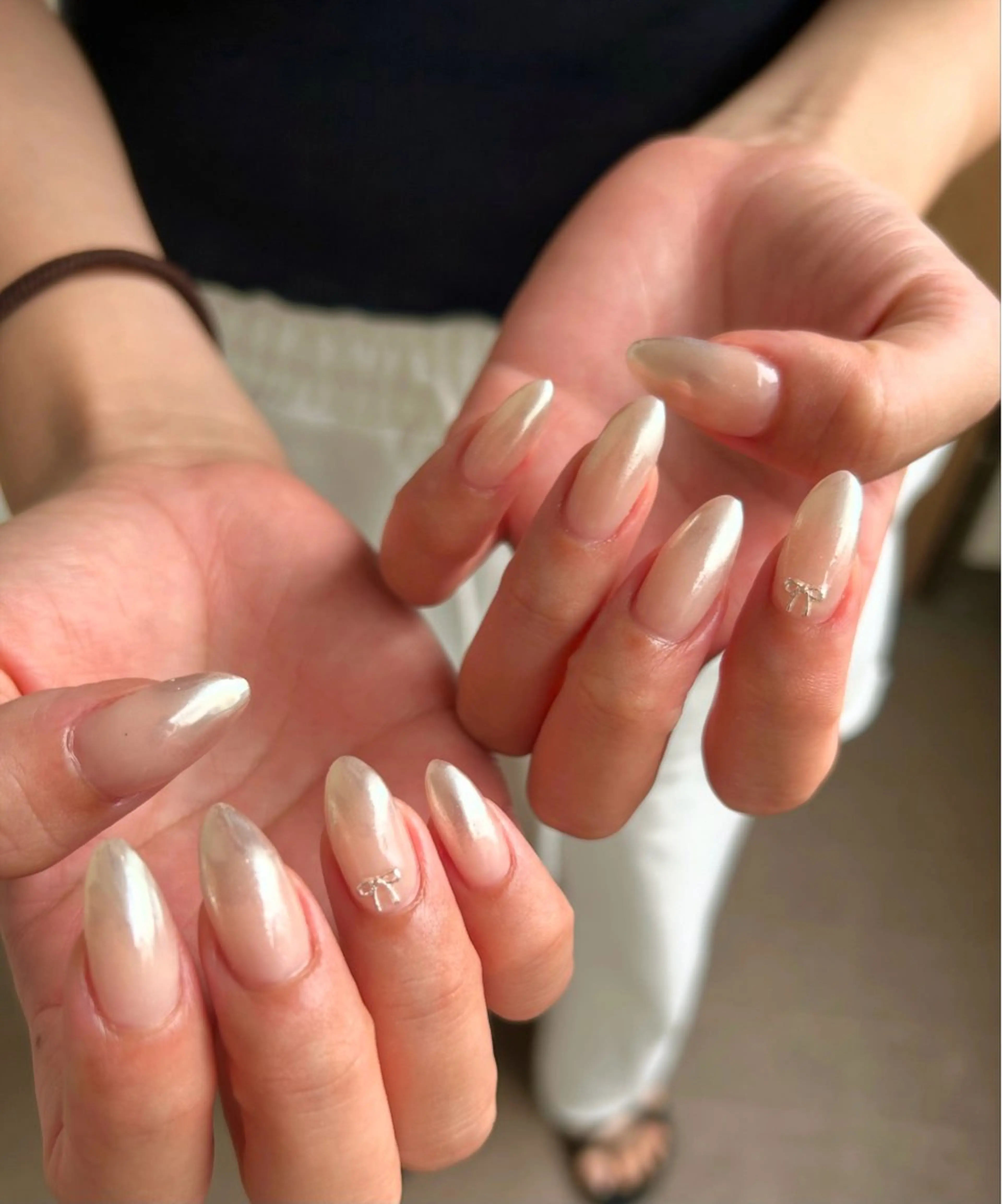 ネイル グラデーション ミラーネイル ホワイト ハンドネイル Ray. Maayaのネイルデザイン