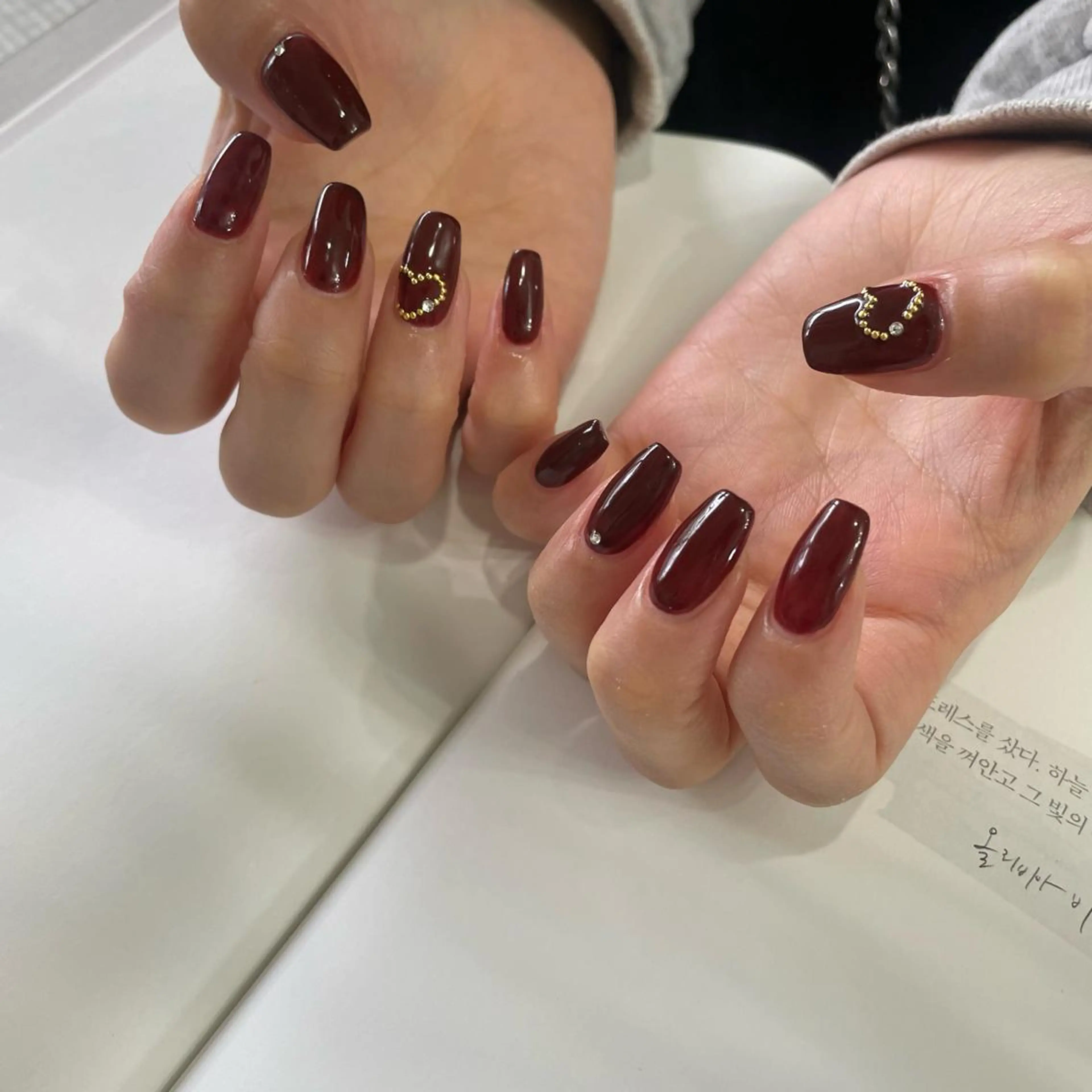 ネイル ボルドー ネイルズシャトン🪡 ネイリスト齊藤のネイルデザイン