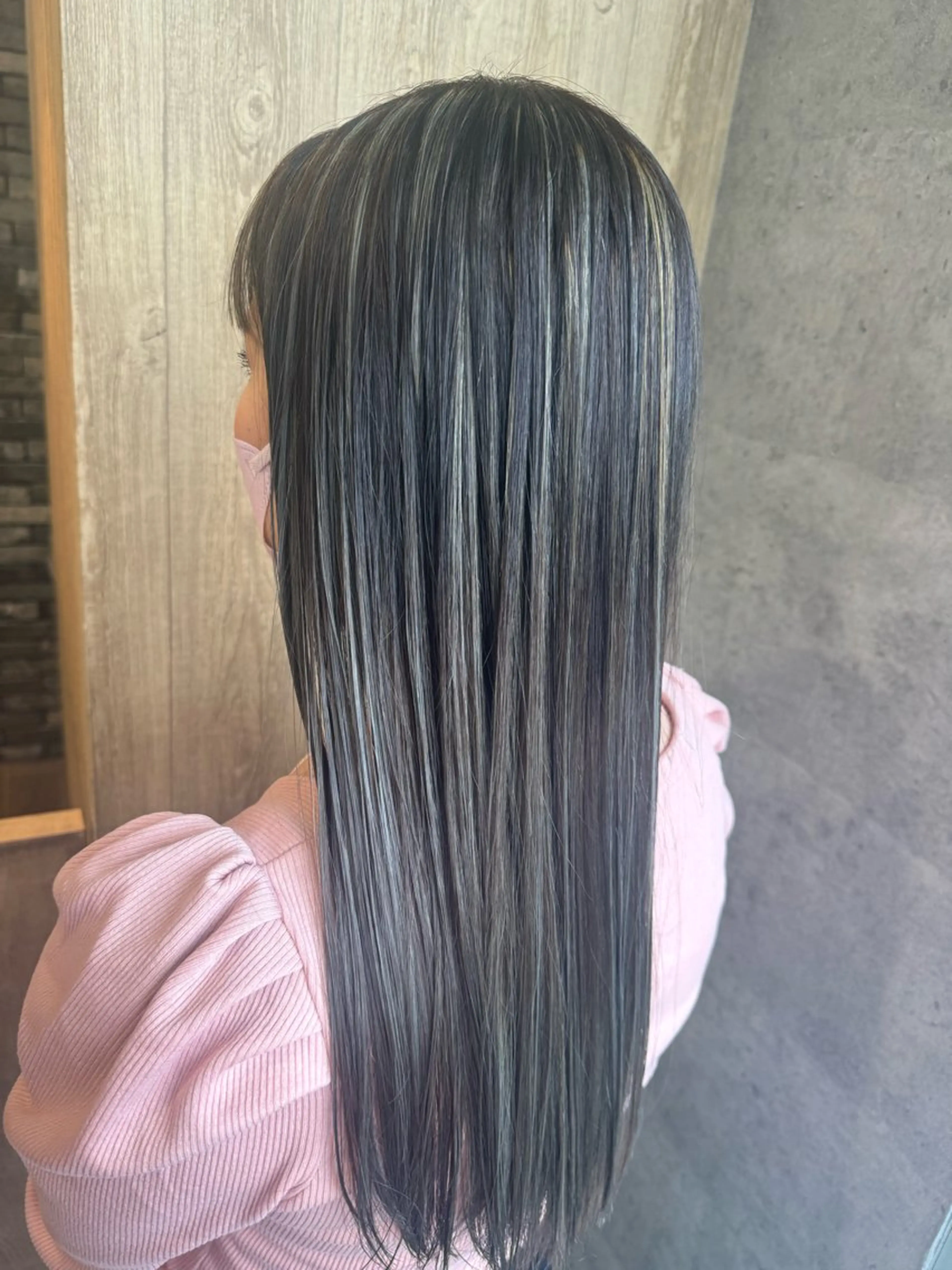 ロング ヘアカラー 山口 明日花のヘアスタイル