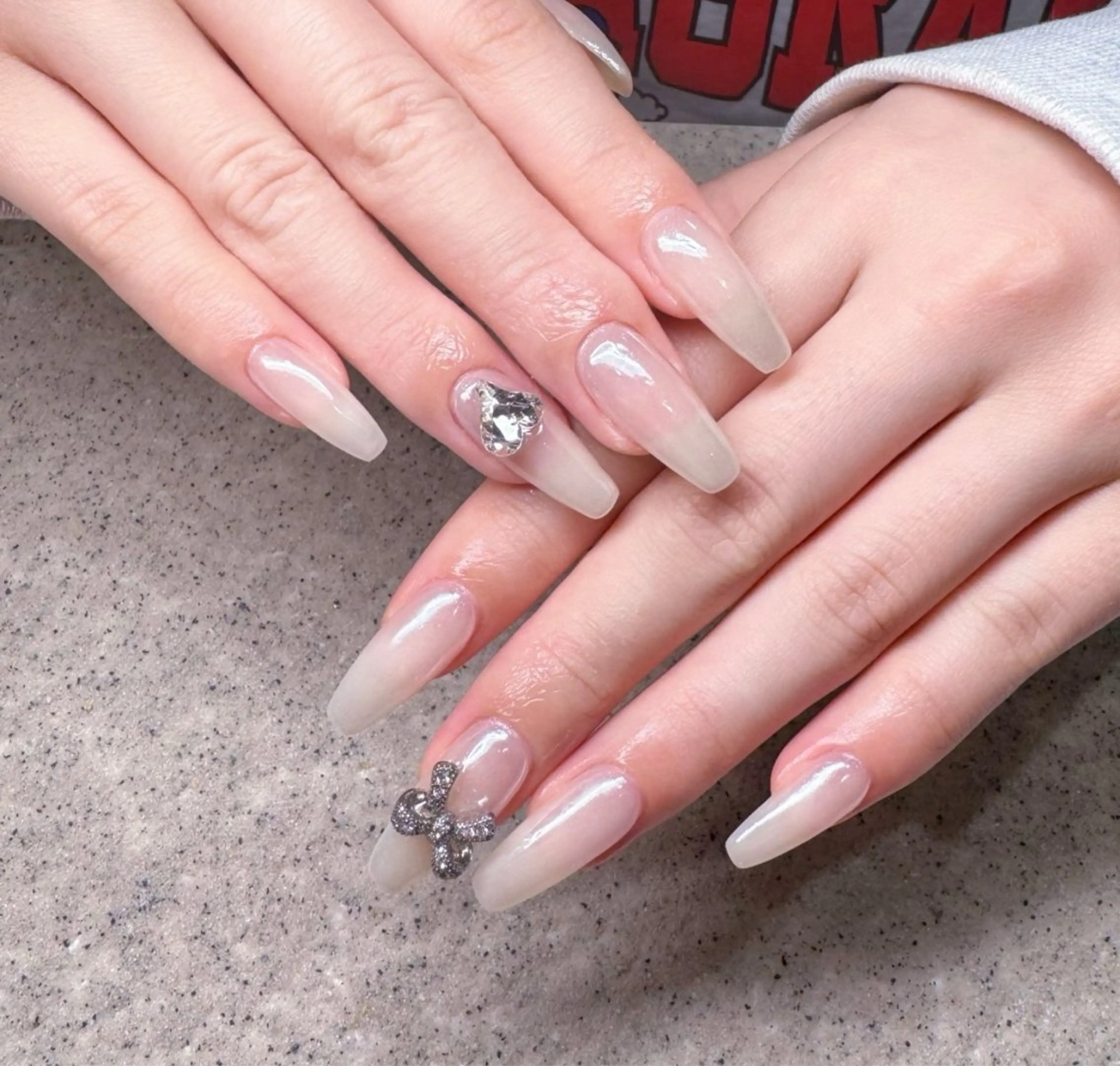 ネイル オーロラネイル ブルー チークネイル フットネイル フレンチネイル ハンドネイル Ami 68のネイルデザイン