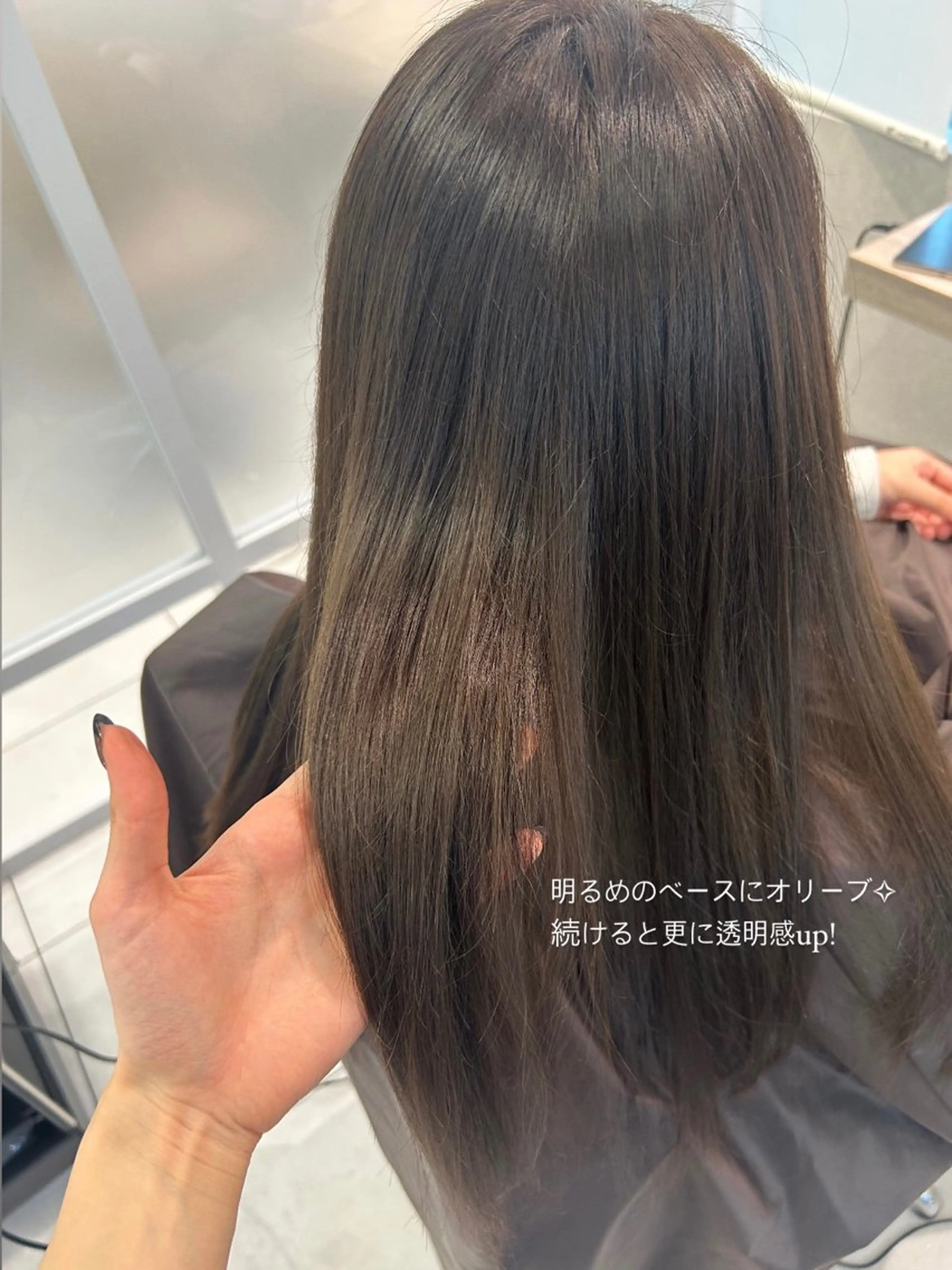 ロング カラー オリーブ/アッシュ やわらか透明感カラーのヘアスタイル