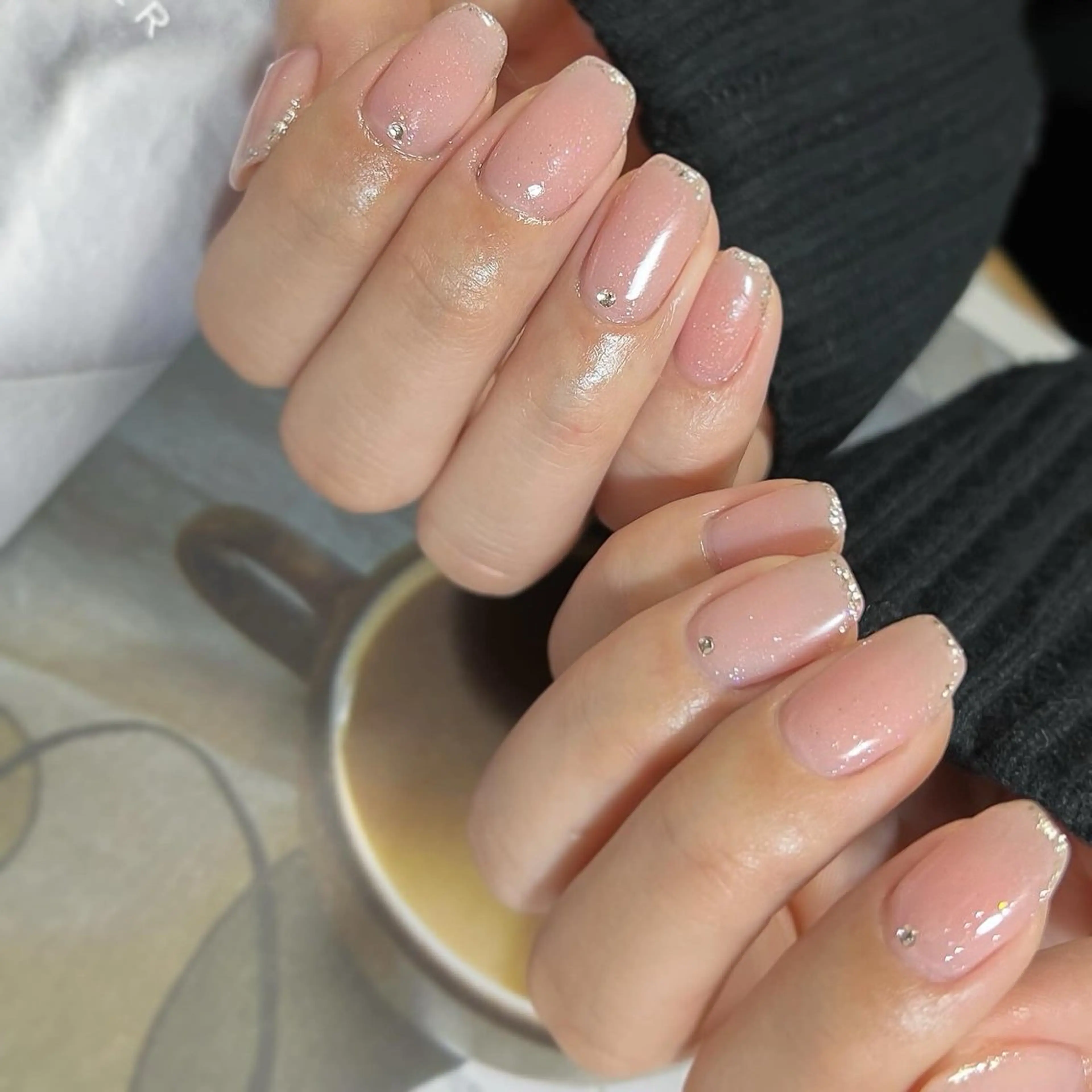 ネイル キラキラネイル ピンク シルバー スクエアネイル 冬ネイル ハンドネイル pointillé .ayaのネイルデザイン