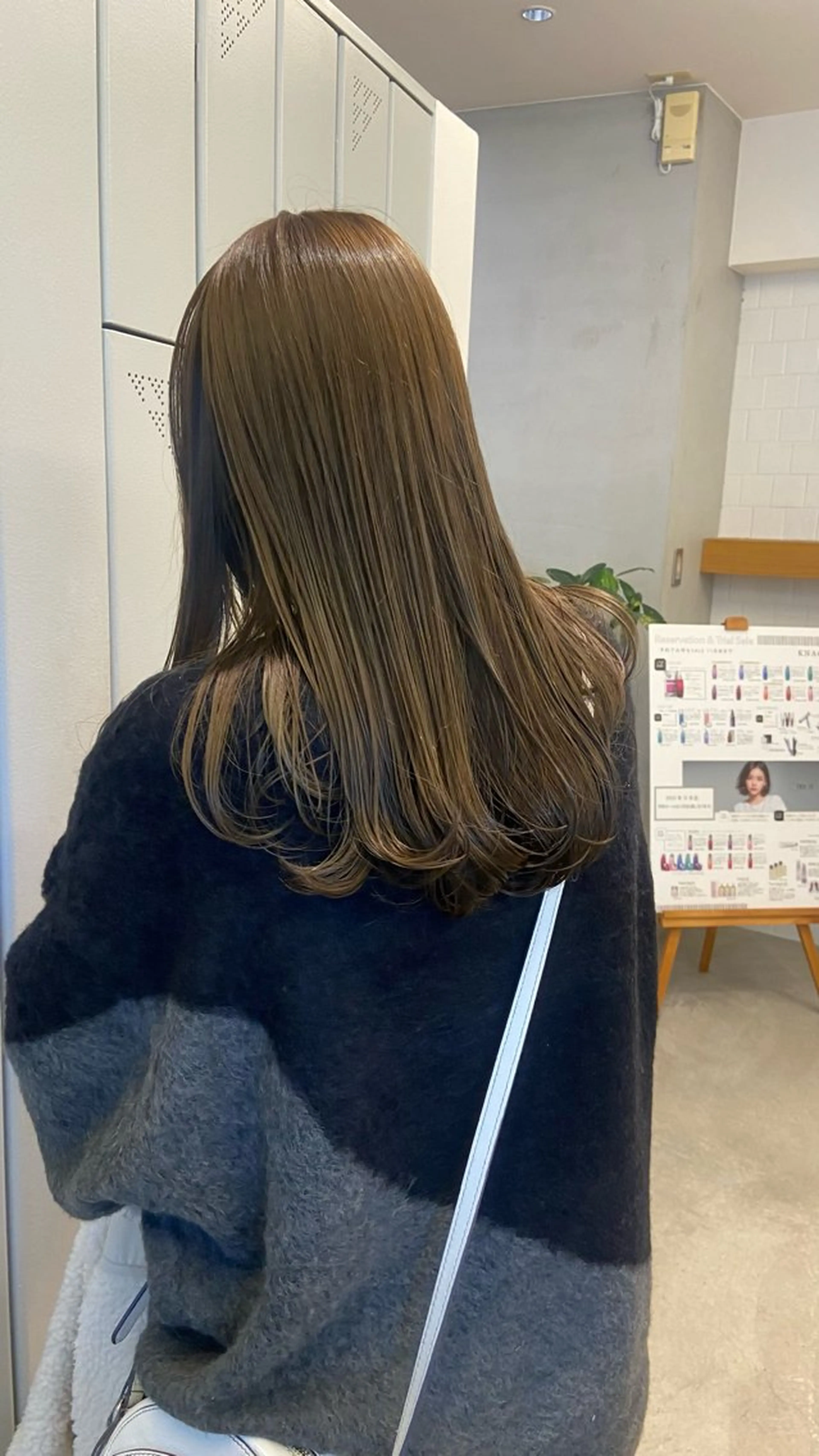 セミロング カラー ベージュカラー ブリーチ ブリーチなしカラー オリーブベージュ Rinon所属・沖 真琴のヘアスタイル