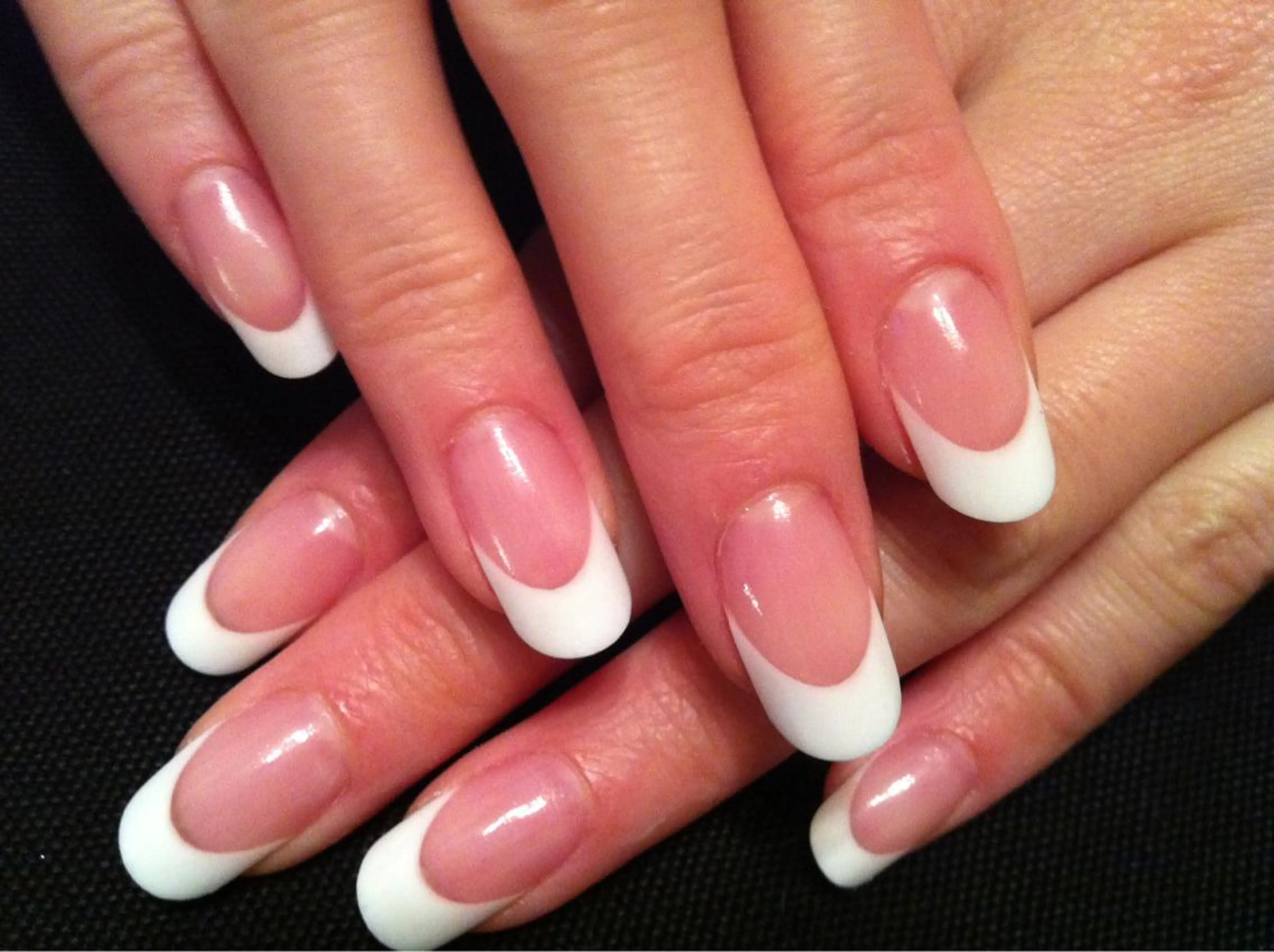 ネイル フレンチネイル スカルプネイル atelier chic+所属・atelier chic+のネイルデザイン