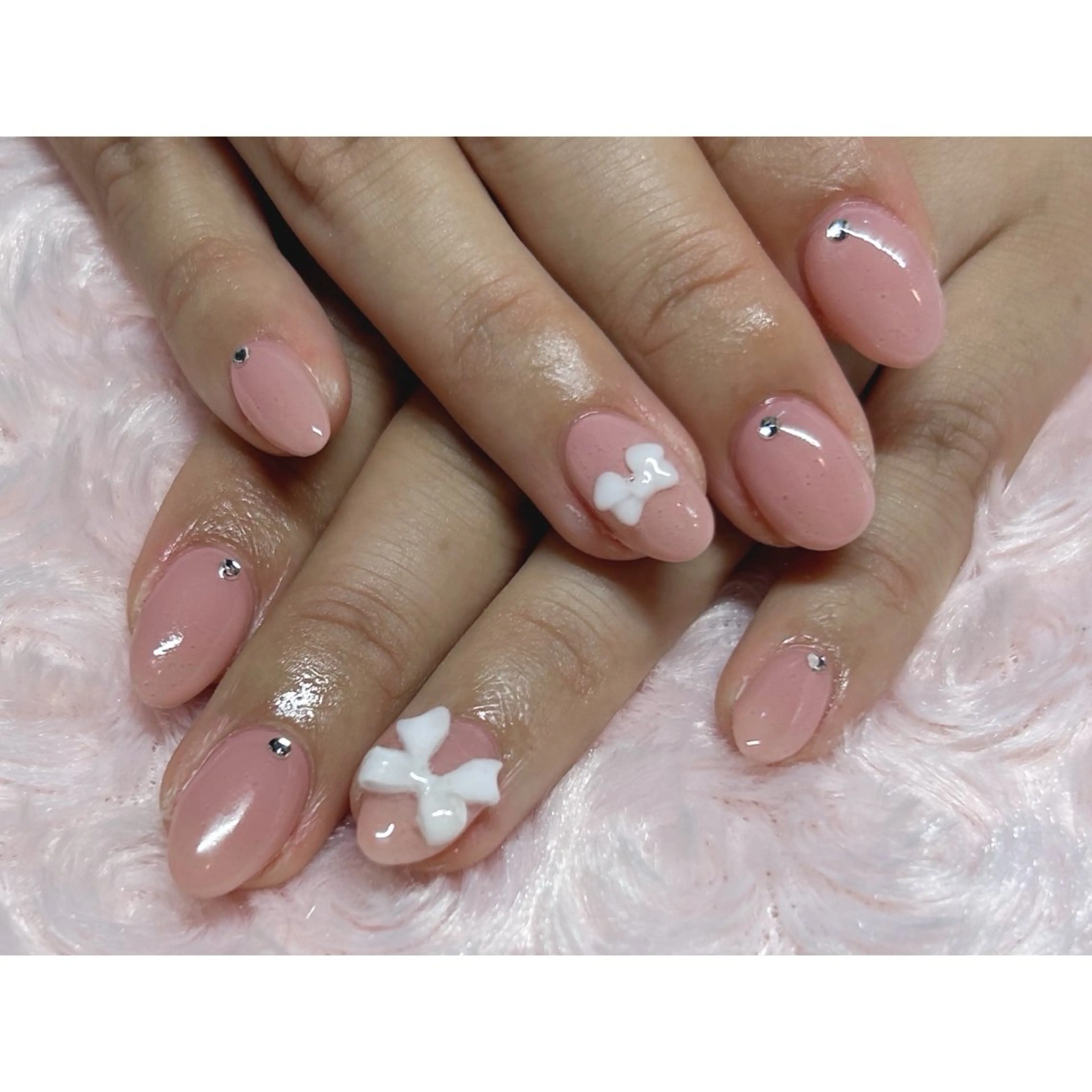 ネイル ストーンネイル ハンドネイル 横浜駅東口 🐬🫧 ｵｰﾀのネイルデザイン