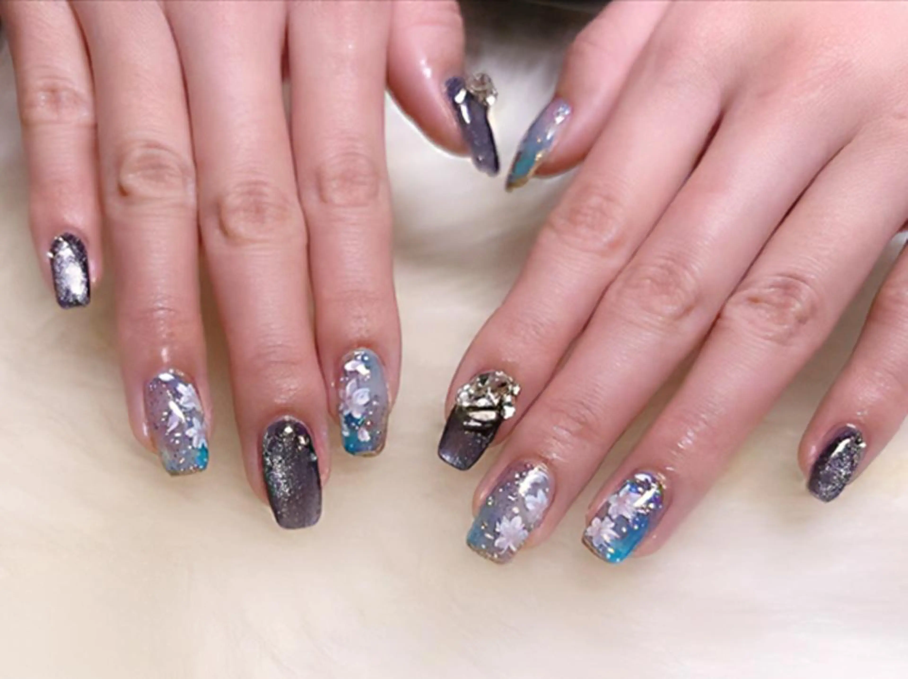 ネイル ハンドネイル Miku. Nのネイルデザイン