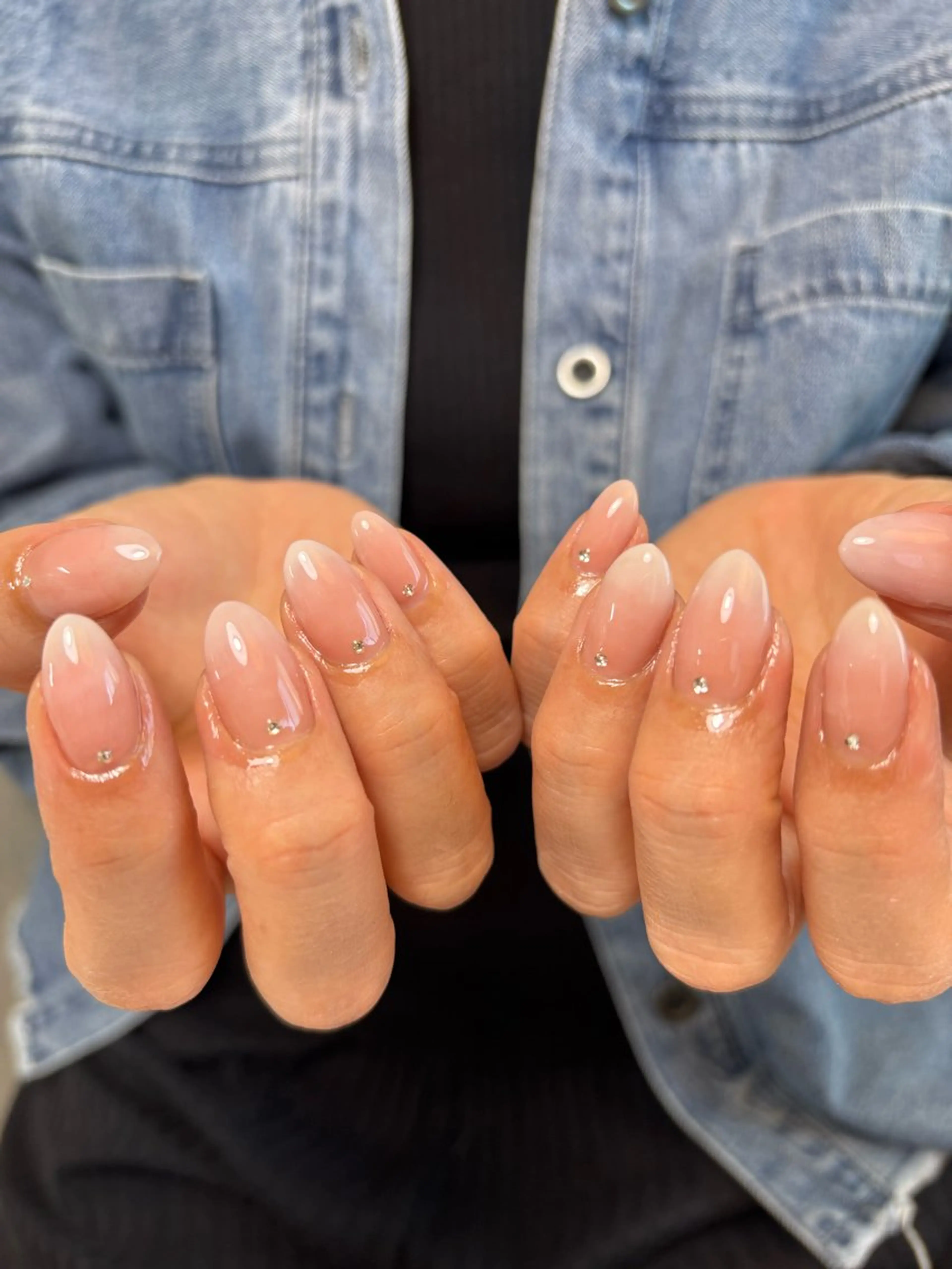 ネイル グラデーション ホワイト ハンドネイル is.nail 🌷sonokoのネイルデザイン