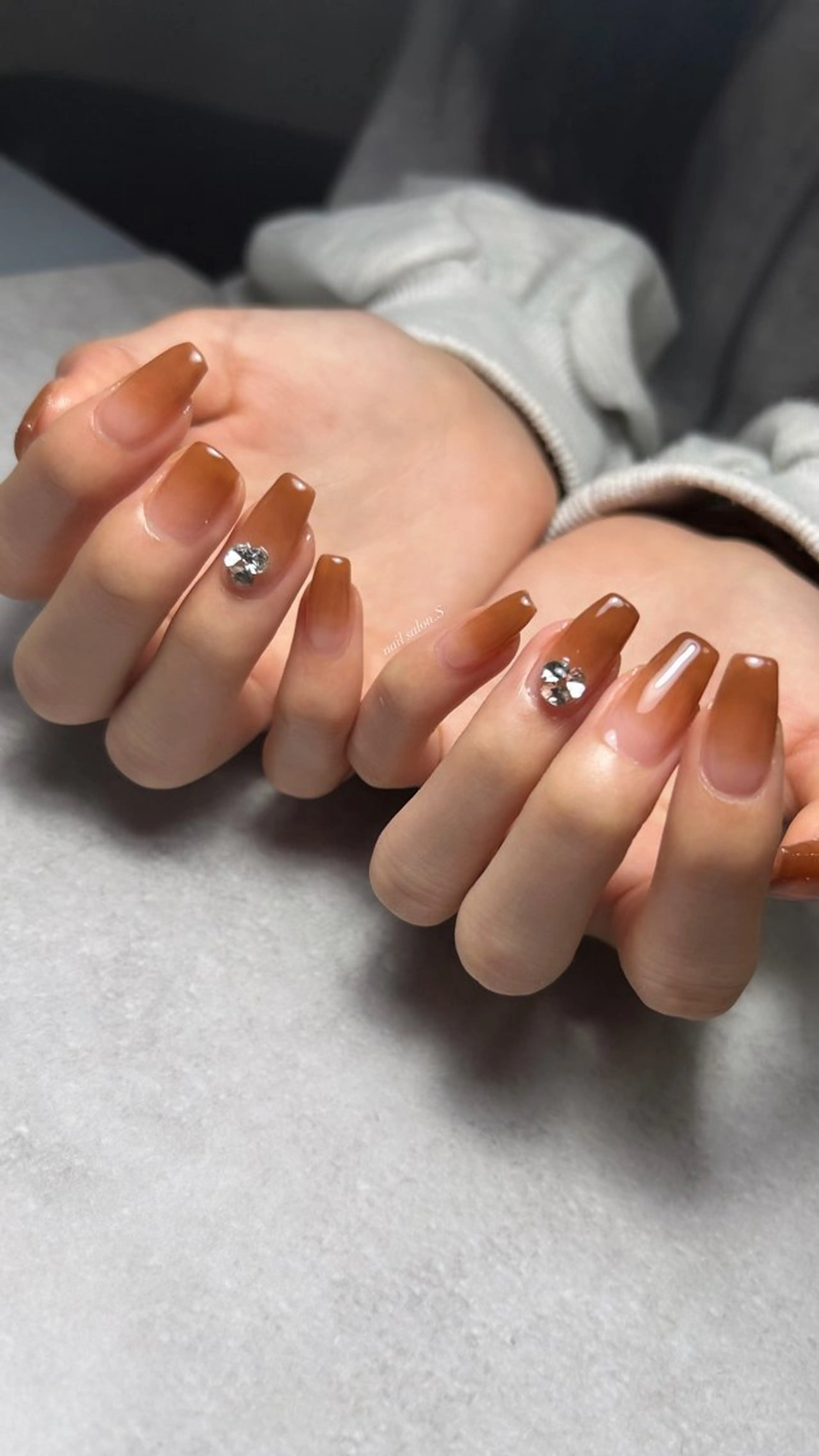 ネイル ジェルネイル グラデーション 韓国ネイル ロングネイル シンプルネイル ハンドネイル 関山 志乃のネイルデザイン