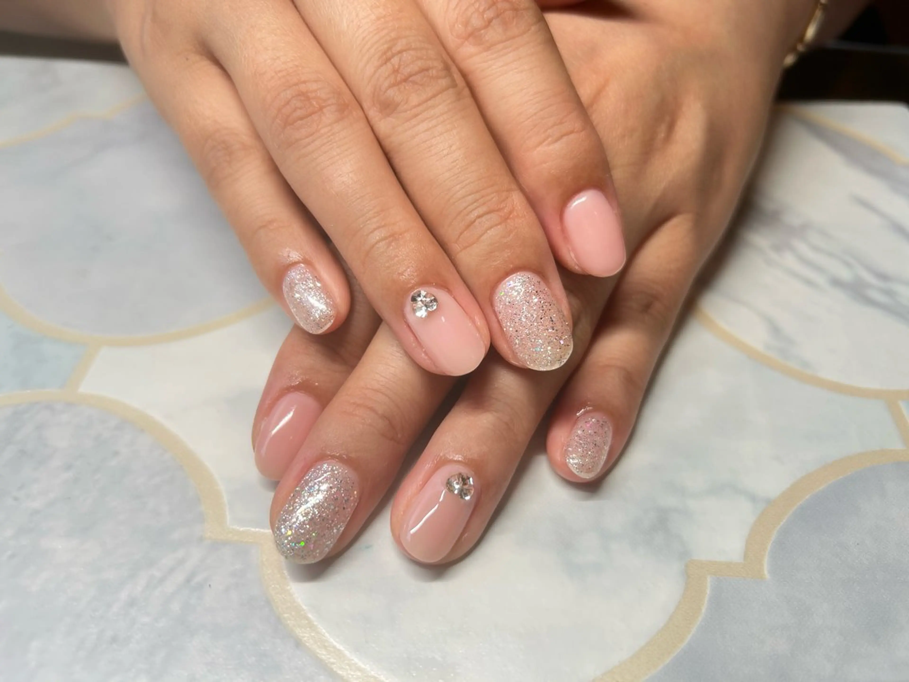 ネイル ストーンネイル ハンドネイル Lisa’s Salonのネイルデザイン