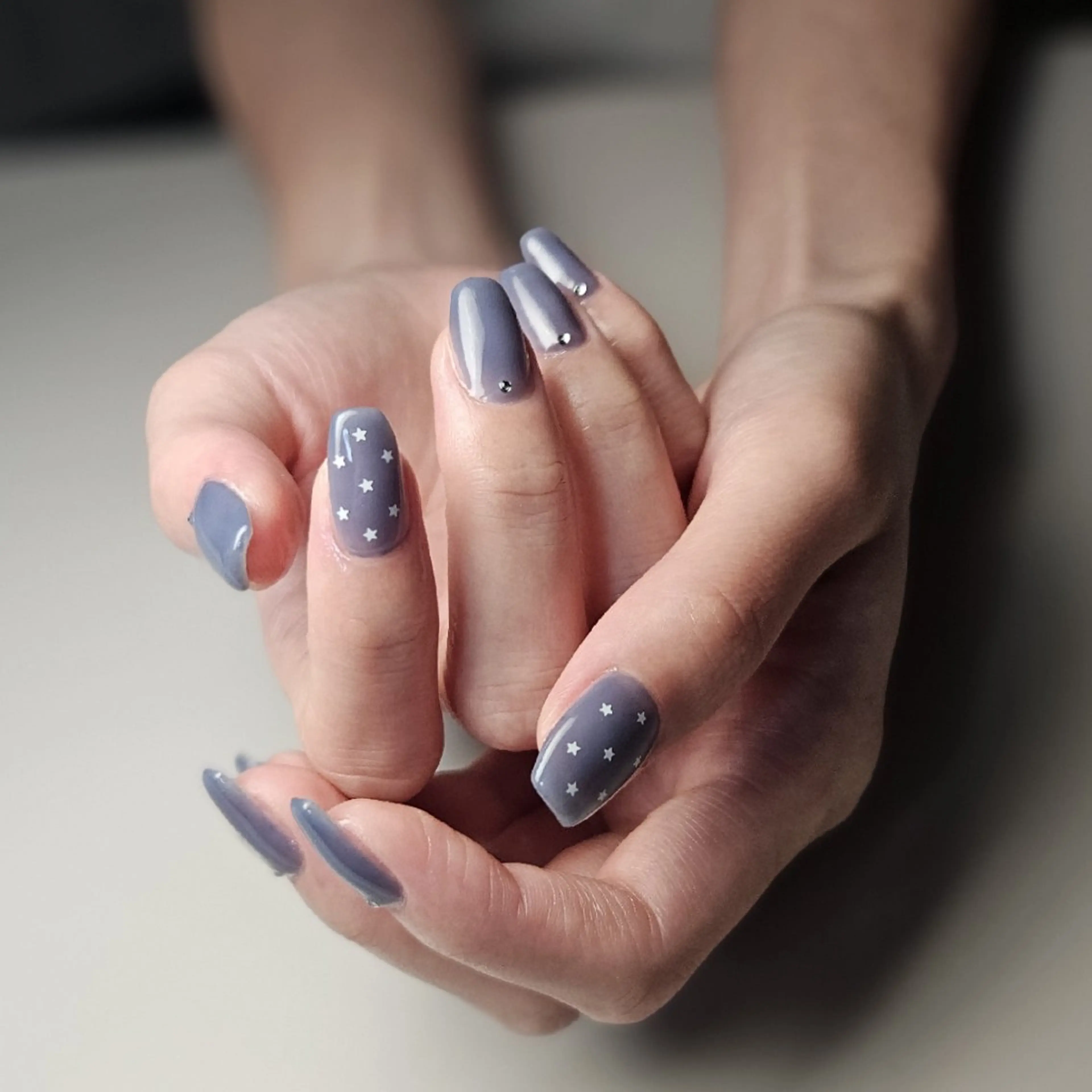 ネイル ホログラムネイル ワンカラーネイル ラヴィアン ローズのネイルデザイン