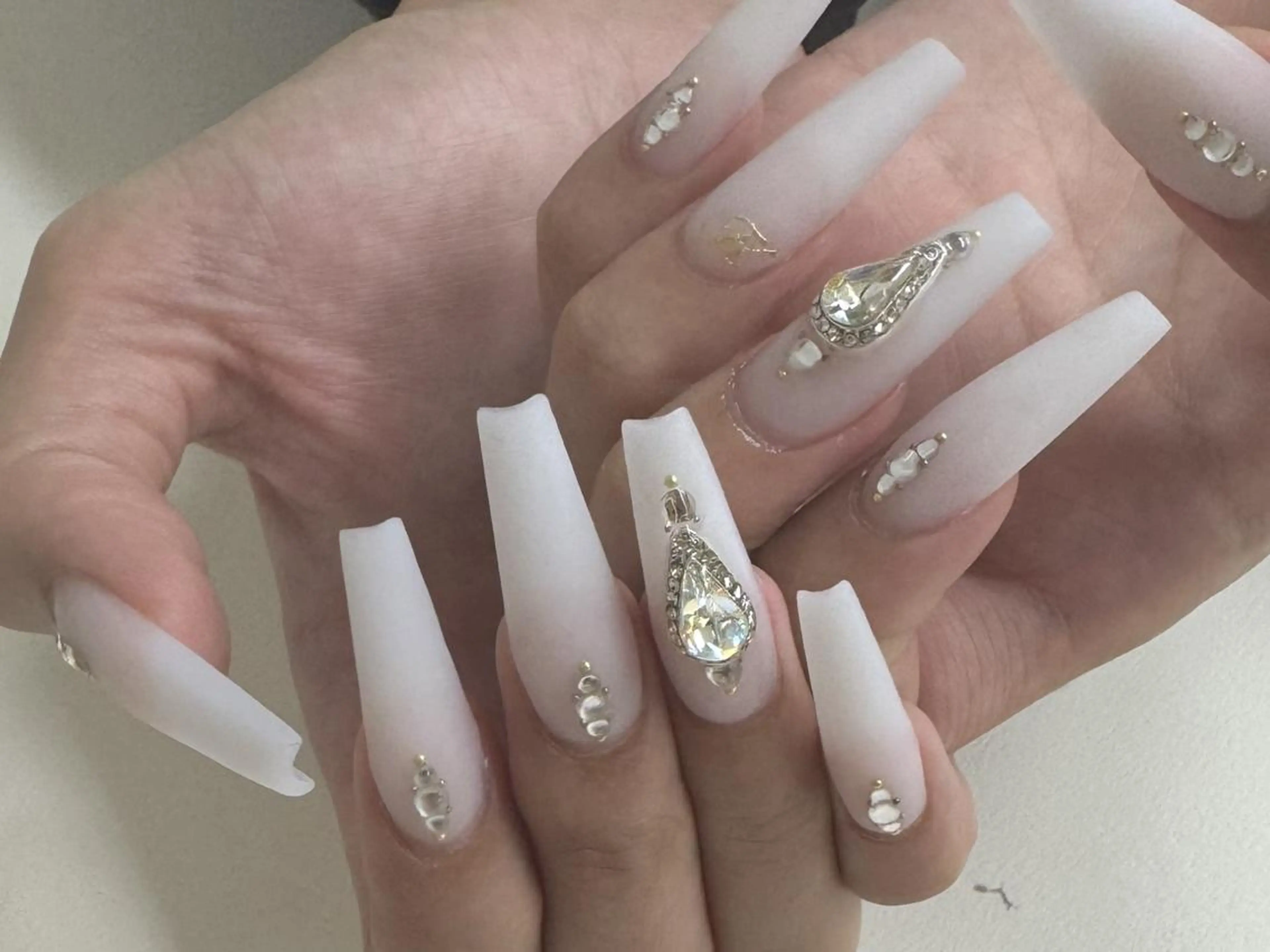 ネイル 長さ出し 韓国ネイル ニュアンスネイル スカルプネイル ワンホンネイル nailstudio eviz新宿店のネイルデザイン