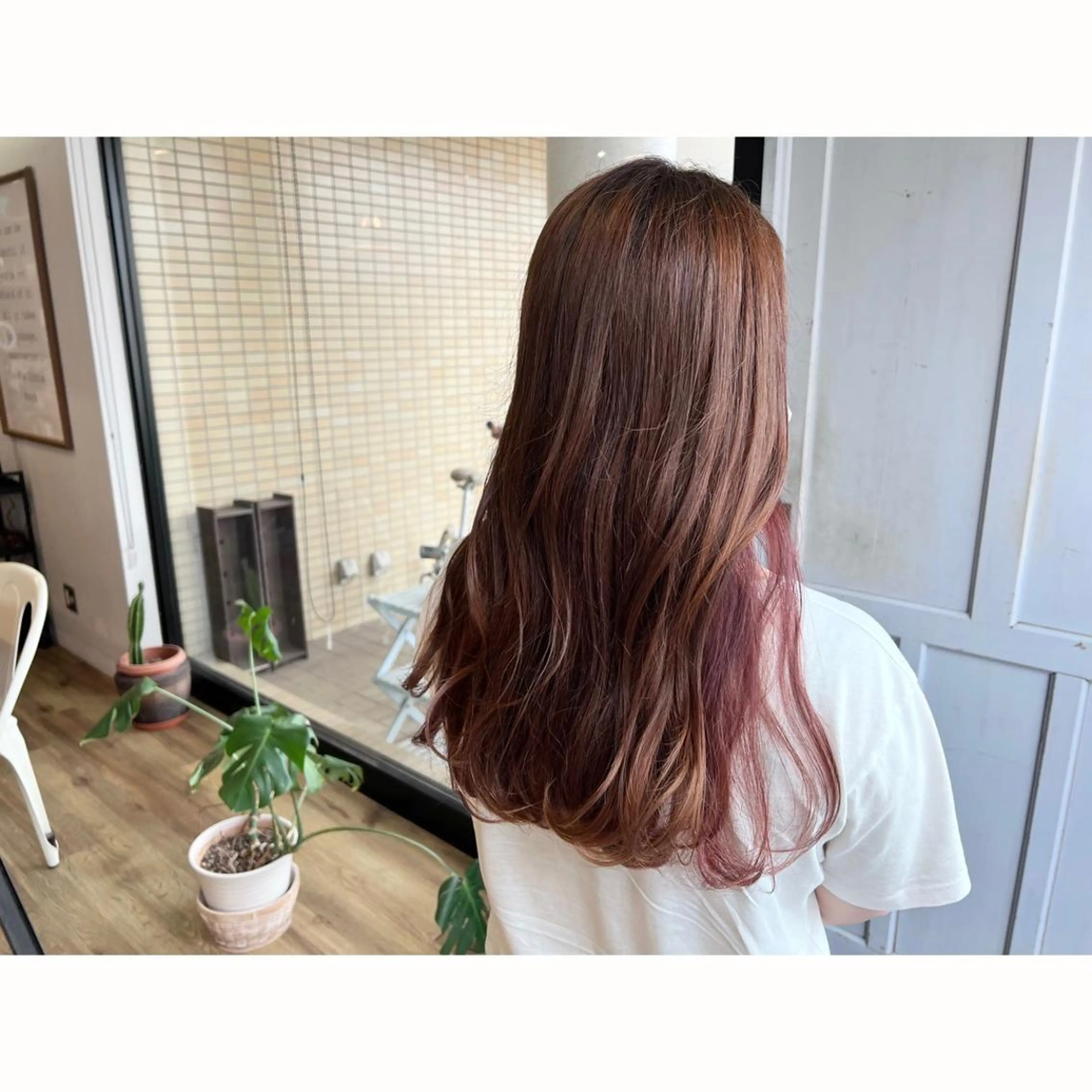 ロング カラー アッシュ ベージュカラー ピンクカラー ヘアカラー トリートメント ツキダテ ユイのヘアスタイル