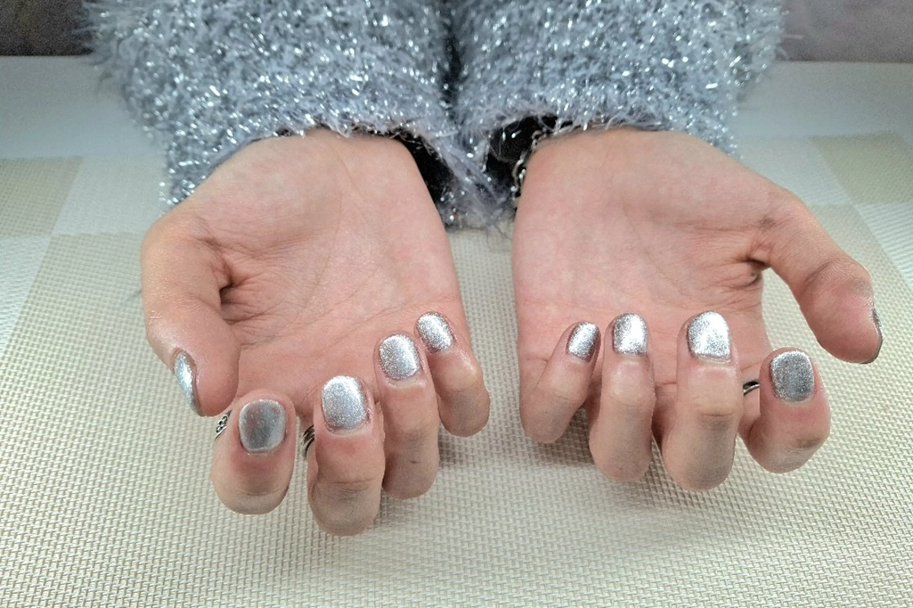ネイル メンズ ワンカラーネイル シルバー KURONOSUHAIRDESIGN所属・岡林 えりのネイルデザイン