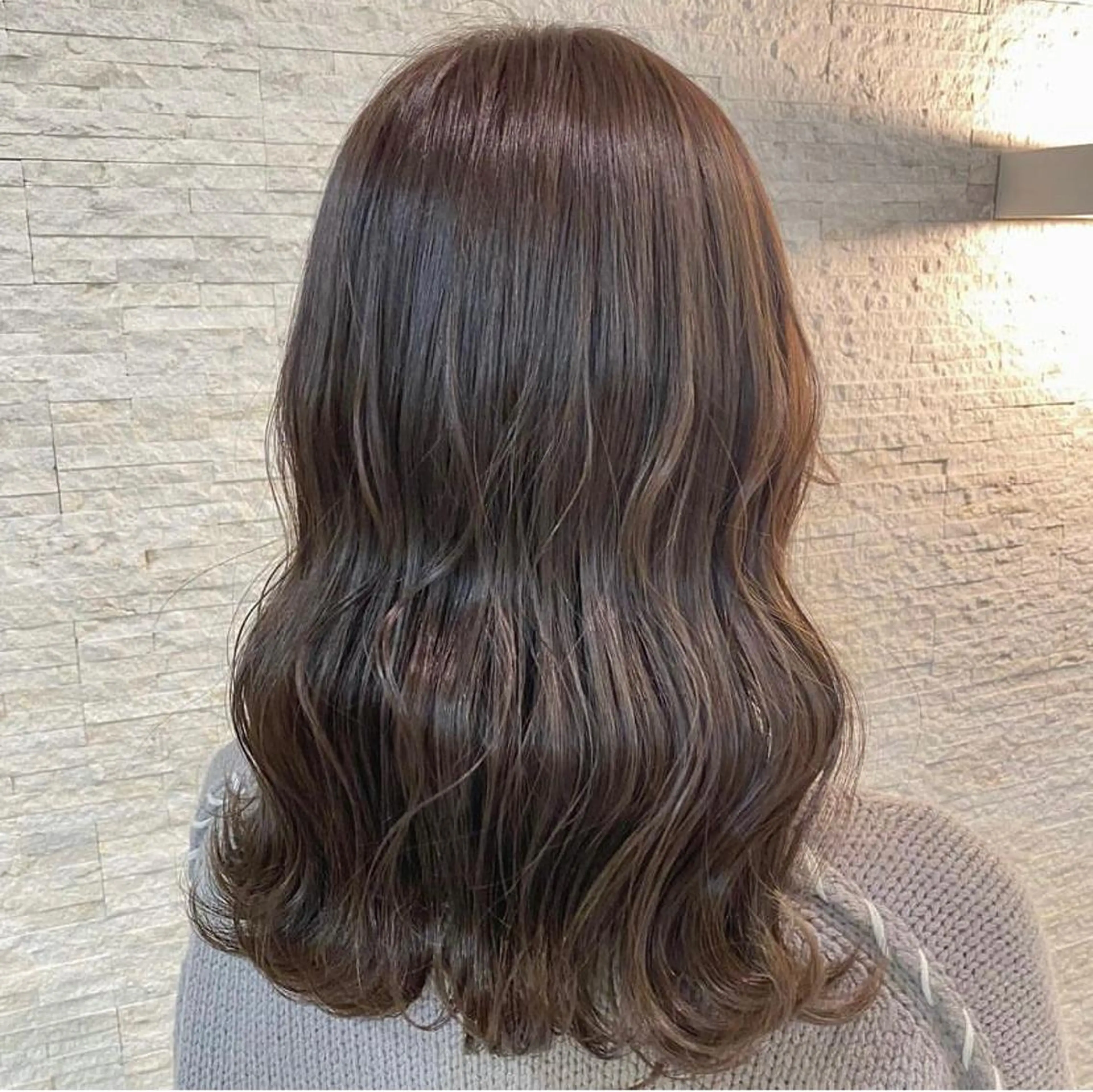 ロング~ミディアムカット＋透明感カラーの写真