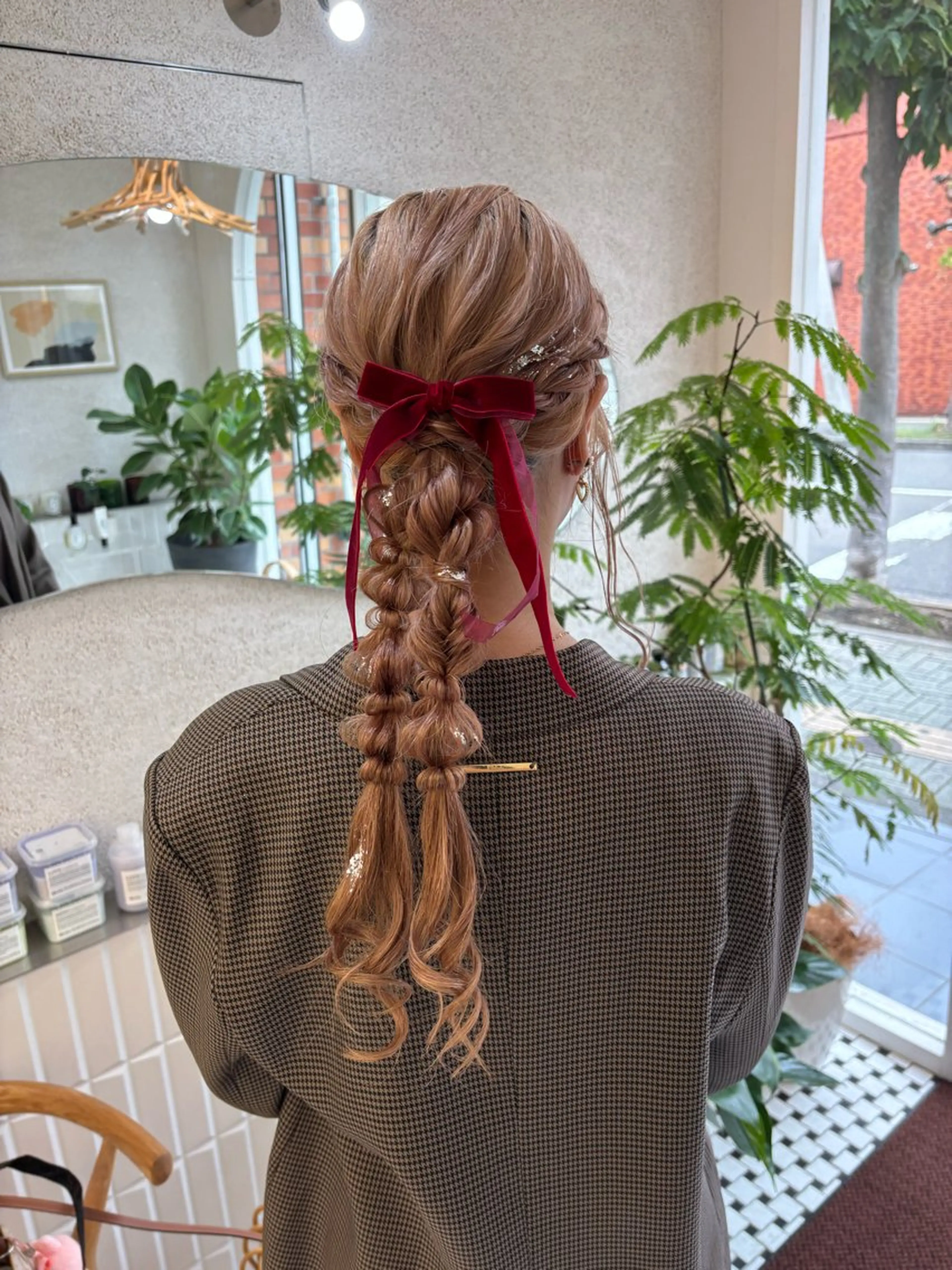 ロング ヘアセット リン🔔ボブ cut ベージュカラー🤎のヘアスタイル